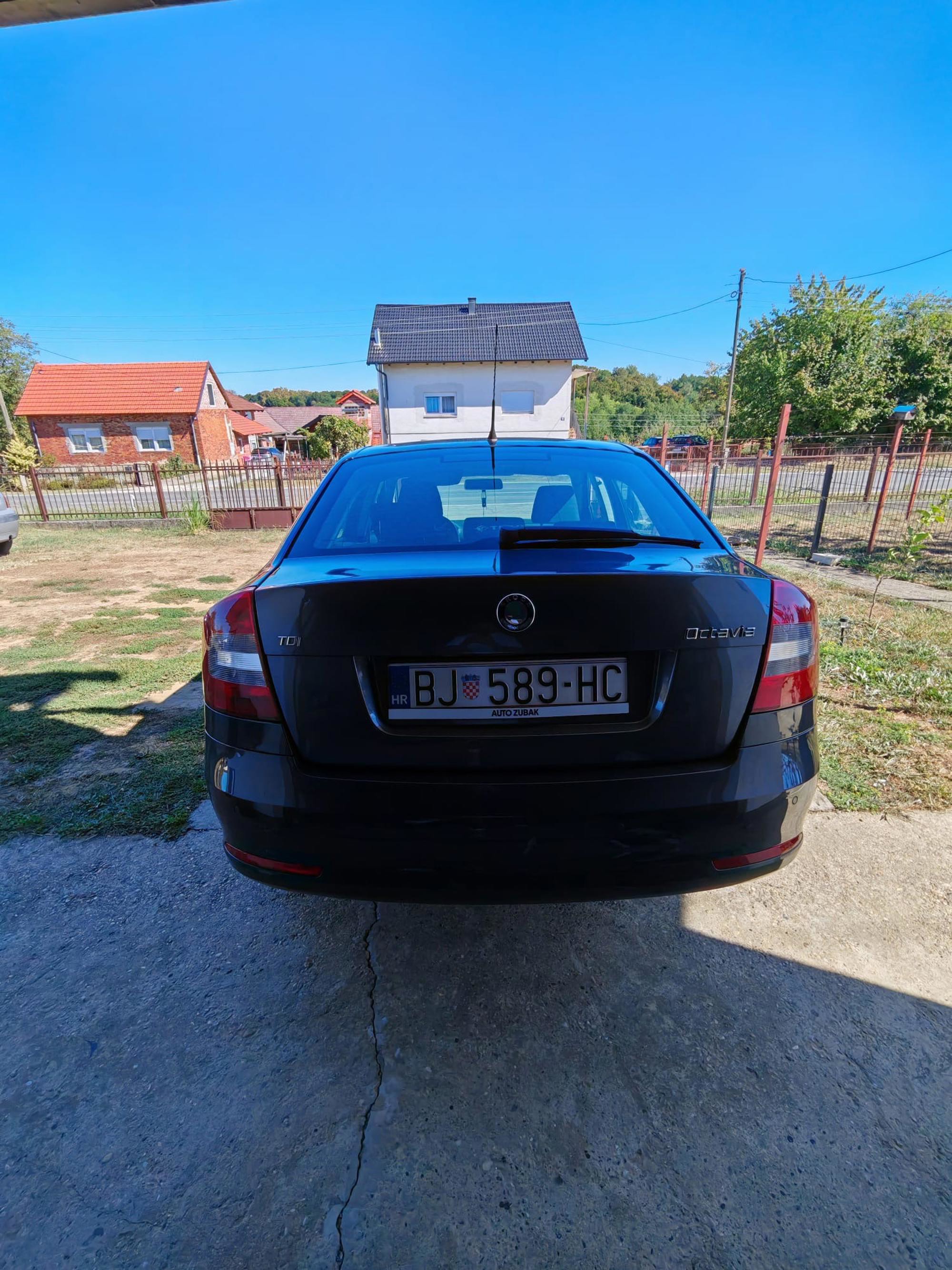Škoda Octavia 1.6 TDI, fotografija 3
