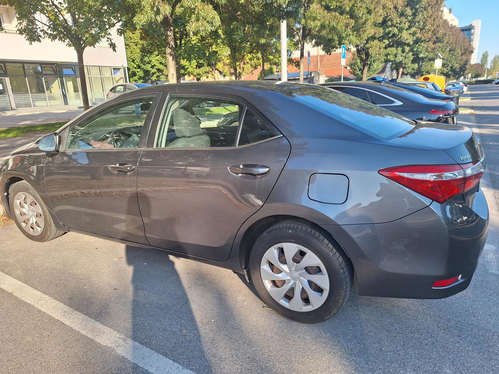 Prodajem Toyota Corollu, sedan, 1.4 D-4D Luna oprema, god.2016., fotografija 3
