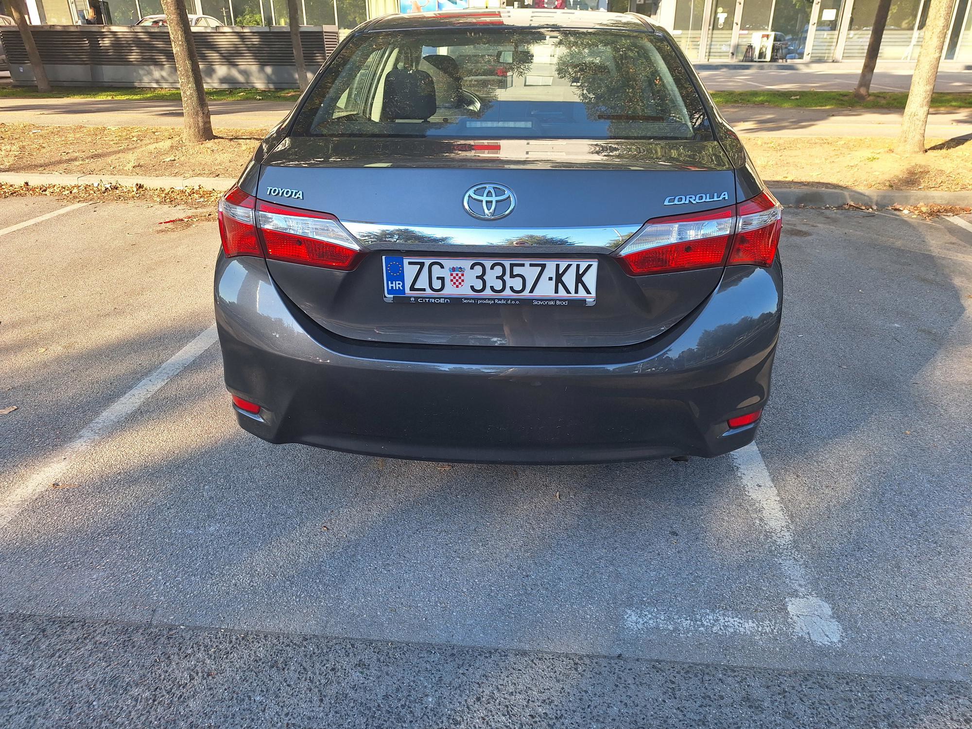 Prodajem Toyota Corollu, sedan, 1.4 D-4D Luna oprema, god.2016., fotografija 2