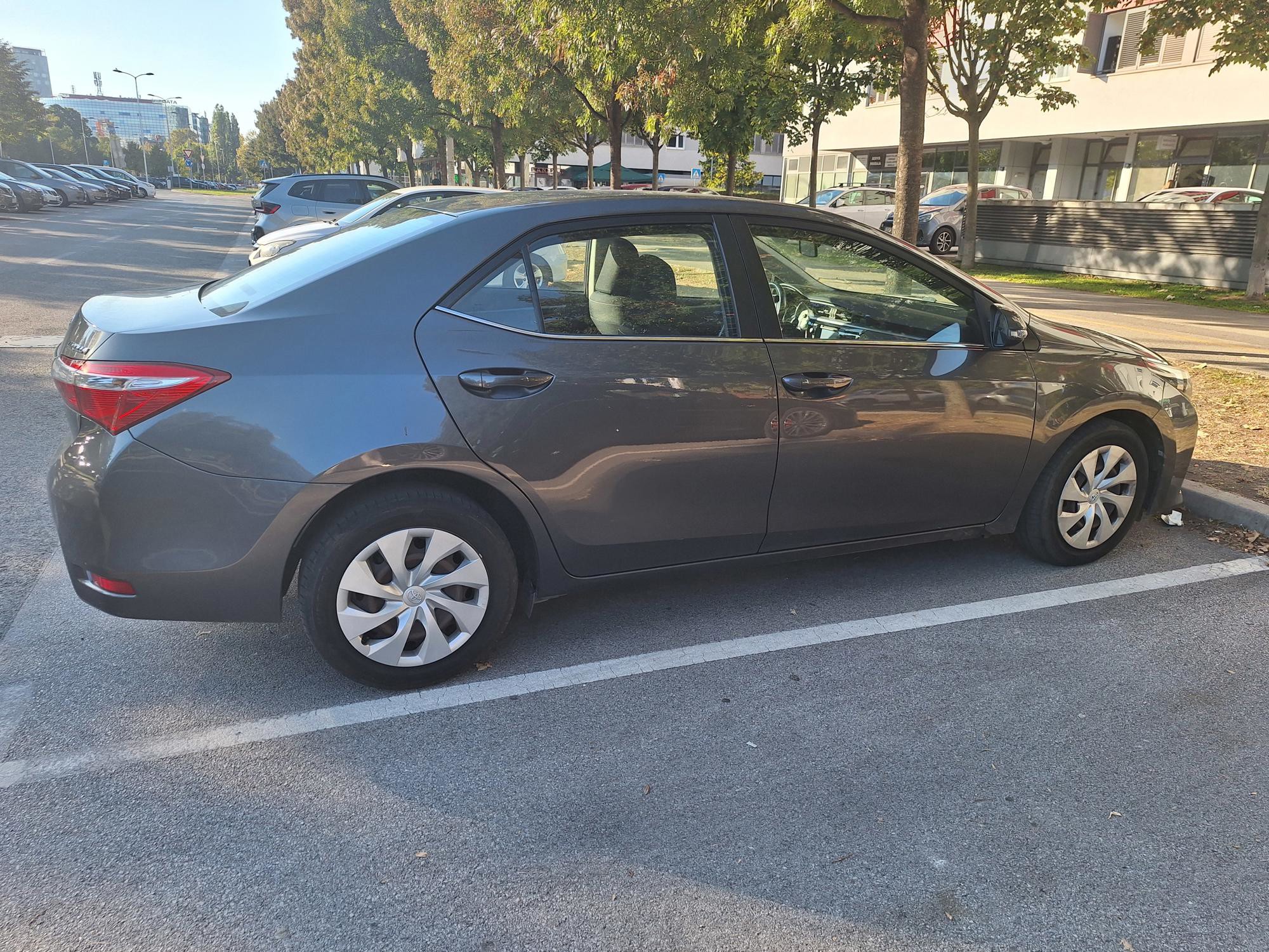 Prodajem Toyota Corollu, sedan, 1.4 D-4D Luna oprema, god.2016., fotografija 1