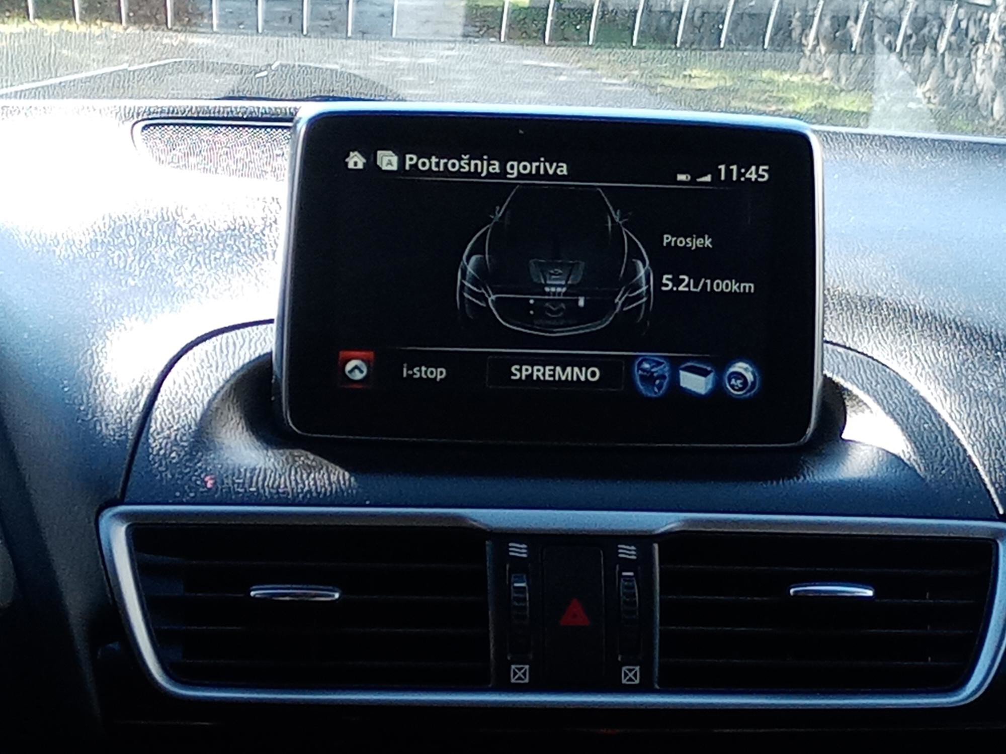 Mazda 3 2,2 Skyactive, fotografija 2