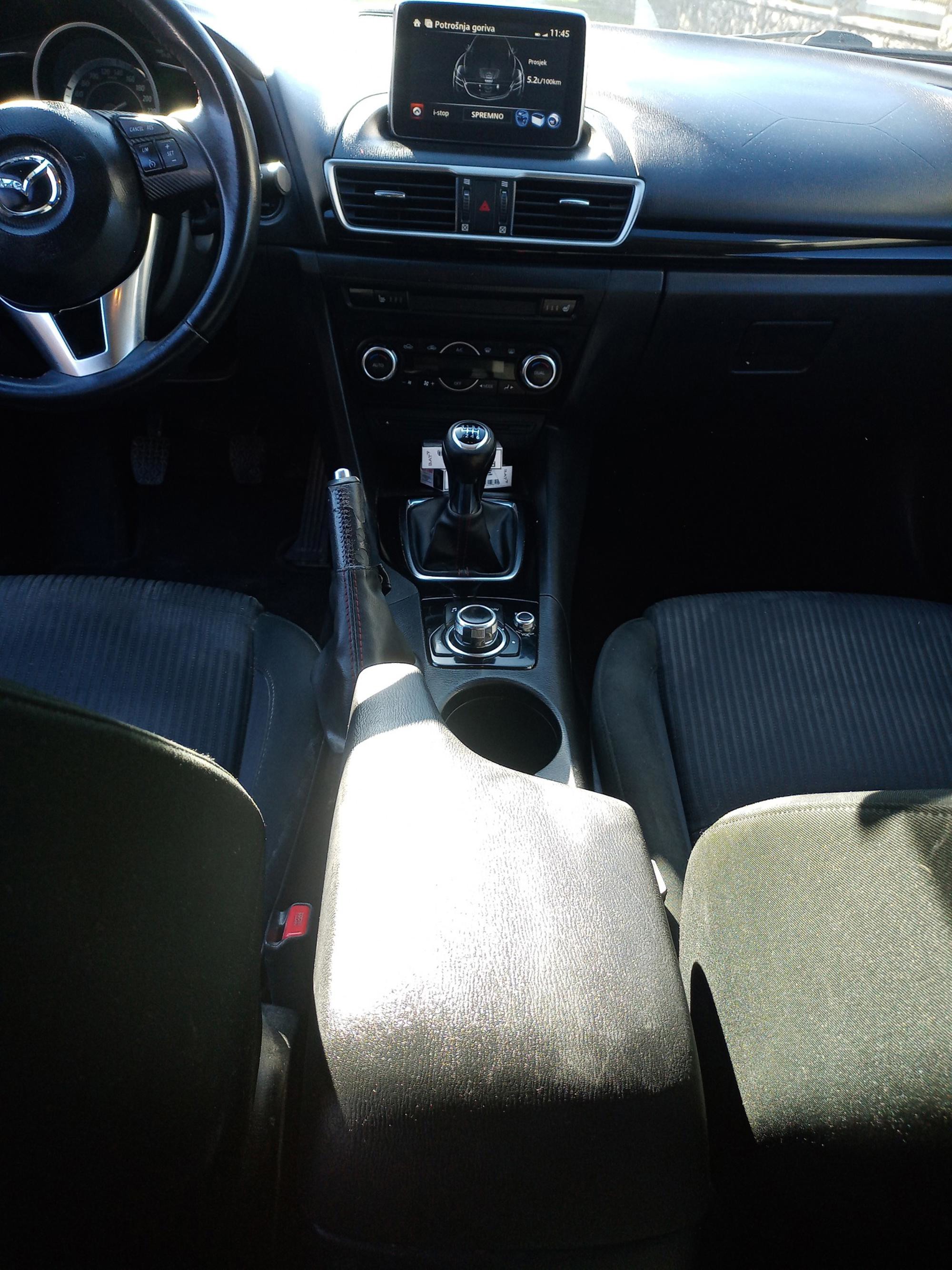 Mazda 3 2,2 Skyactive, fotografija 4
