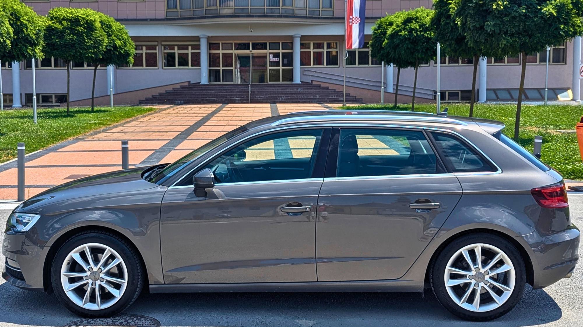 Audi A3 Sportback 1.6 TDI Ambition | Bi-Xenon | 17" | nove kočnice | servisna knjiž.-uredna povijest, fotografija 2