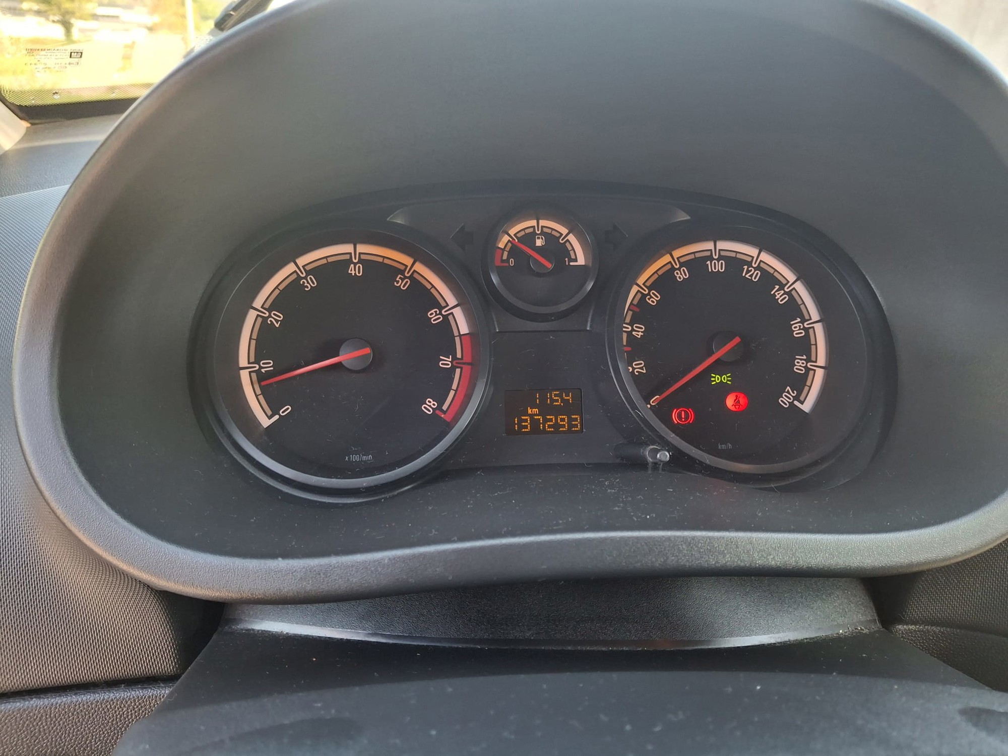 Opel Corsa 2012. god, 1.2 benzin, ručna klima, 137000 km, fotografija 3