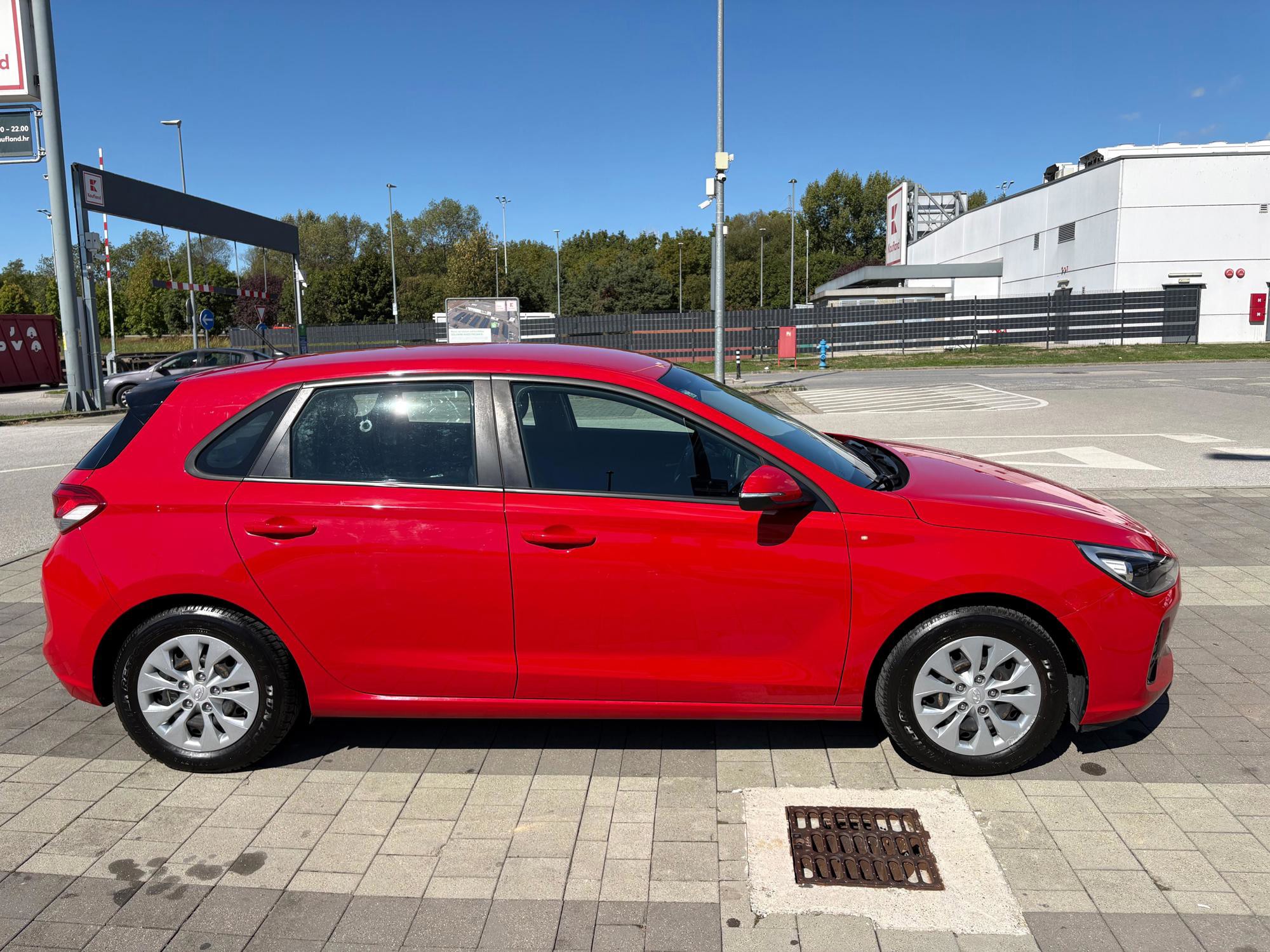 Hyundai i30 1.4 MPI benzin 100 KS, 2018., 127.000 km, reg. 03/2027., fotografija 3