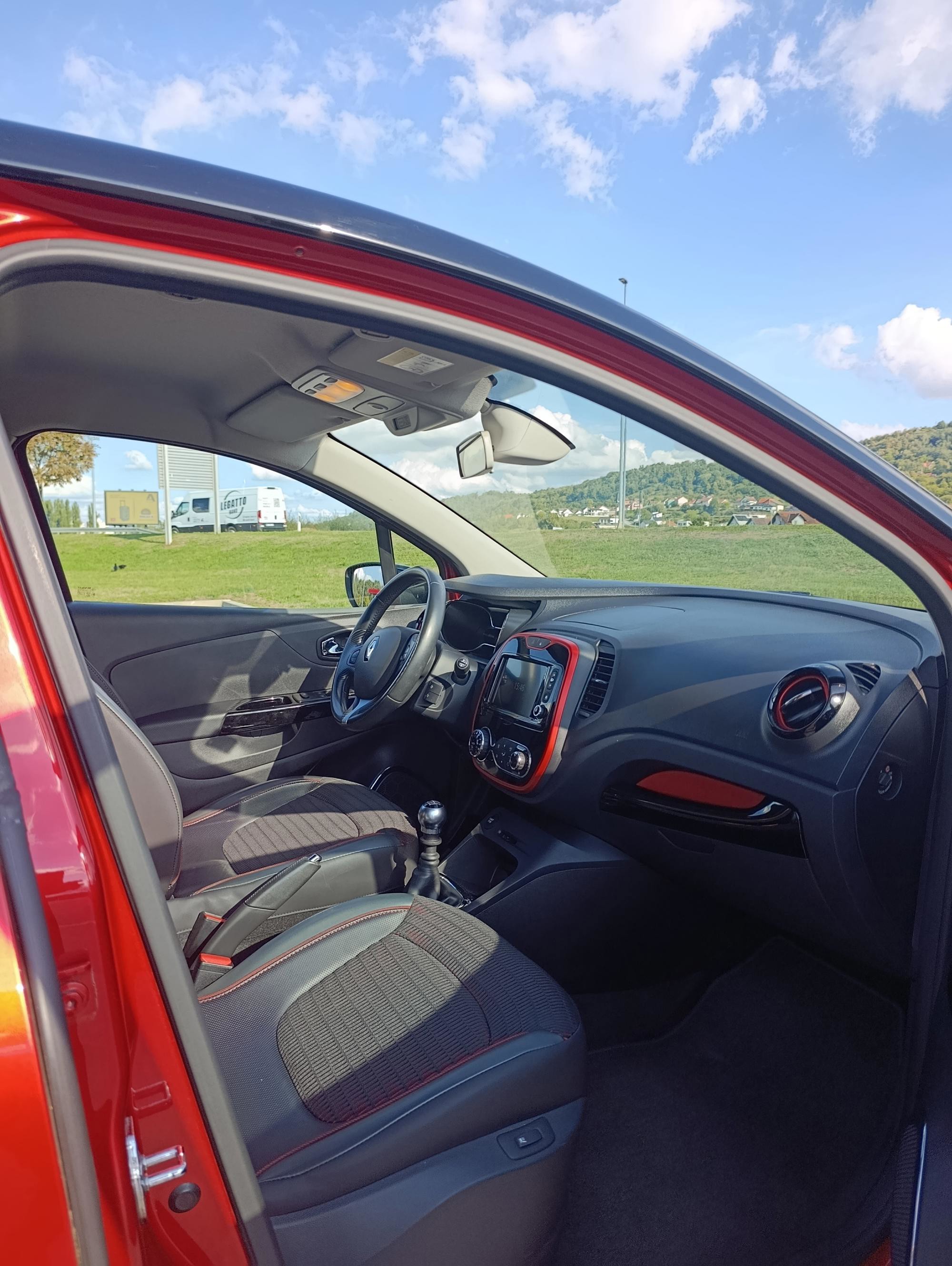 Renault Captur 1,5 diesel, 110KS, 2017.g., XMOD oprema, REG: 6/2027., fotografija 7