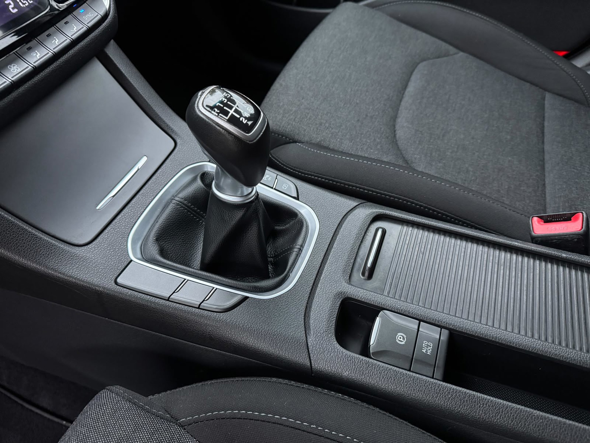 Hyundai i30 karavan, 2022., odlično stanje, nove gume !, fotografija 17
