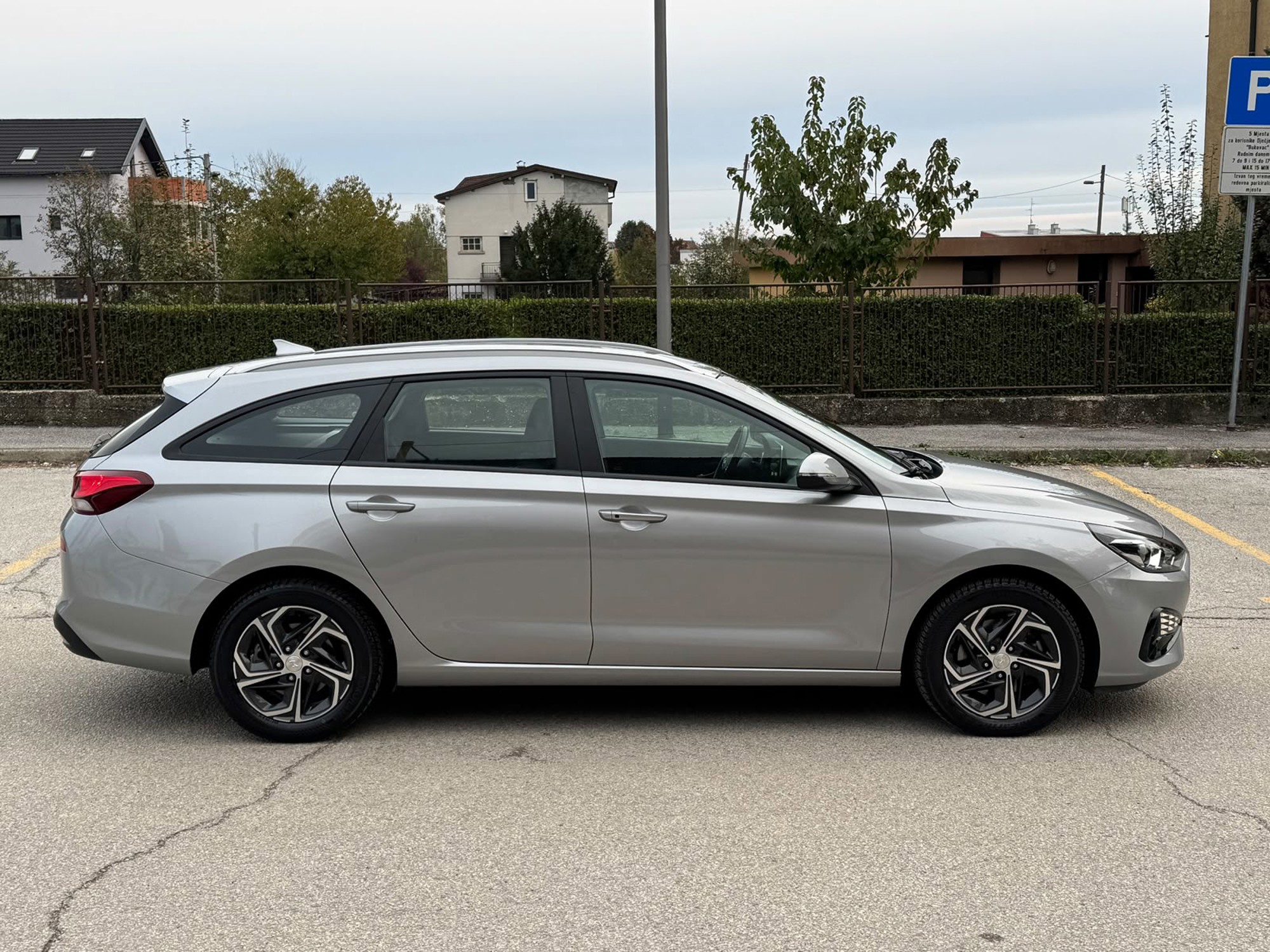 Hyundai i30 karavan, 2022., odlično stanje, nove gume !, fotografija 4