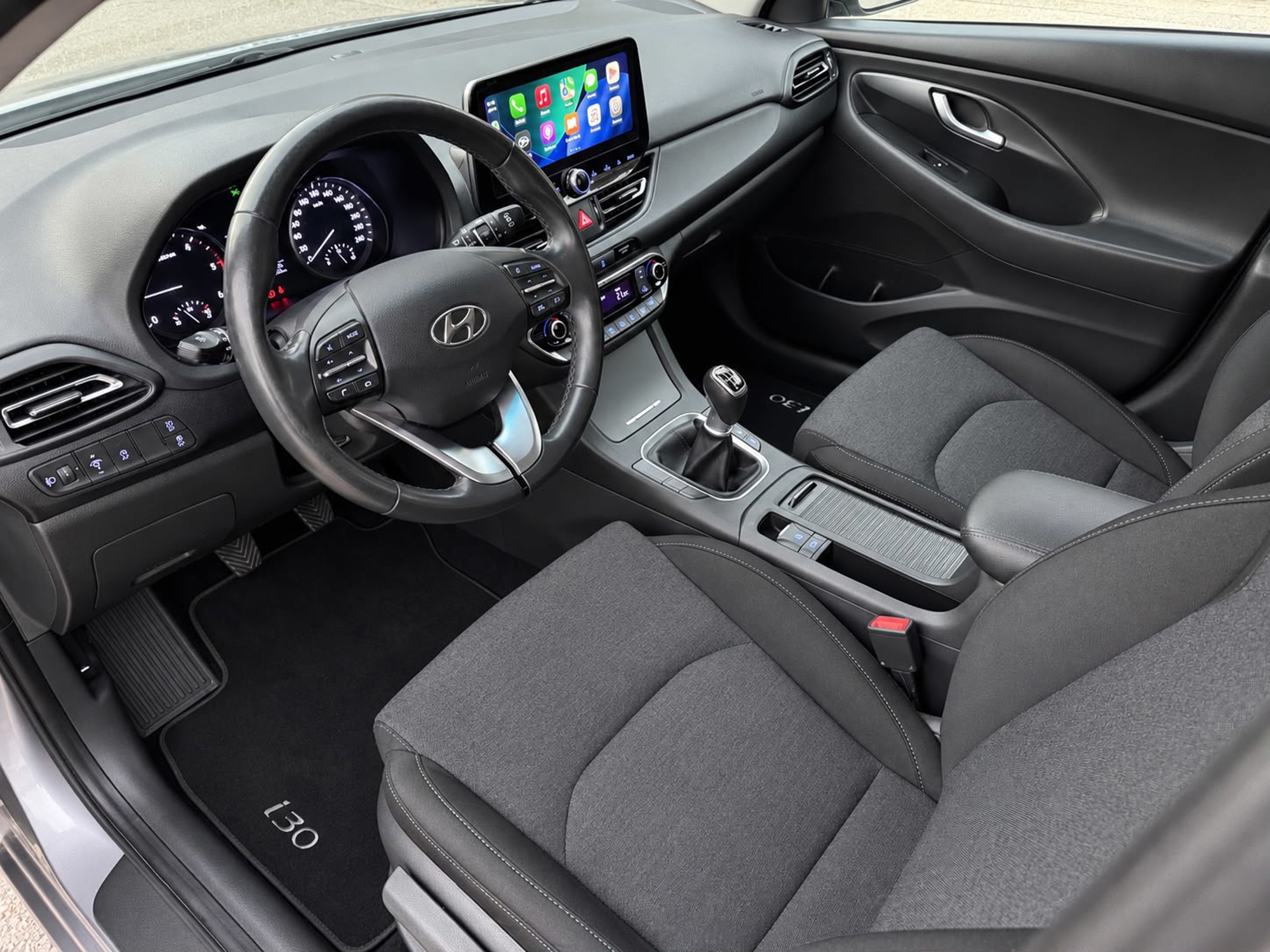 Hyundai i30 karavan, 2022., odlično stanje, nove gume !, fotografija 10