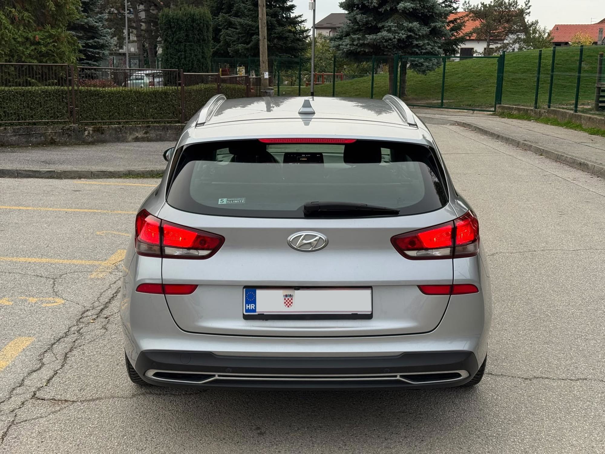 Hyundai i30 karavan, 2022., odlično stanje, nove gume !, fotografija 6