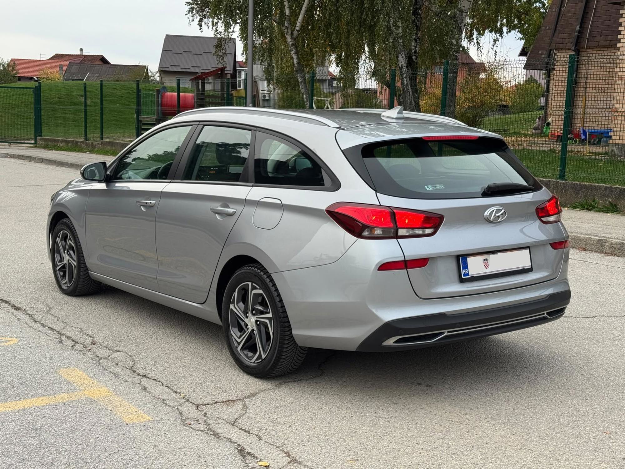 Hyundai i30 karavan, 2022., odlično stanje, nove gume !, fotografija 7