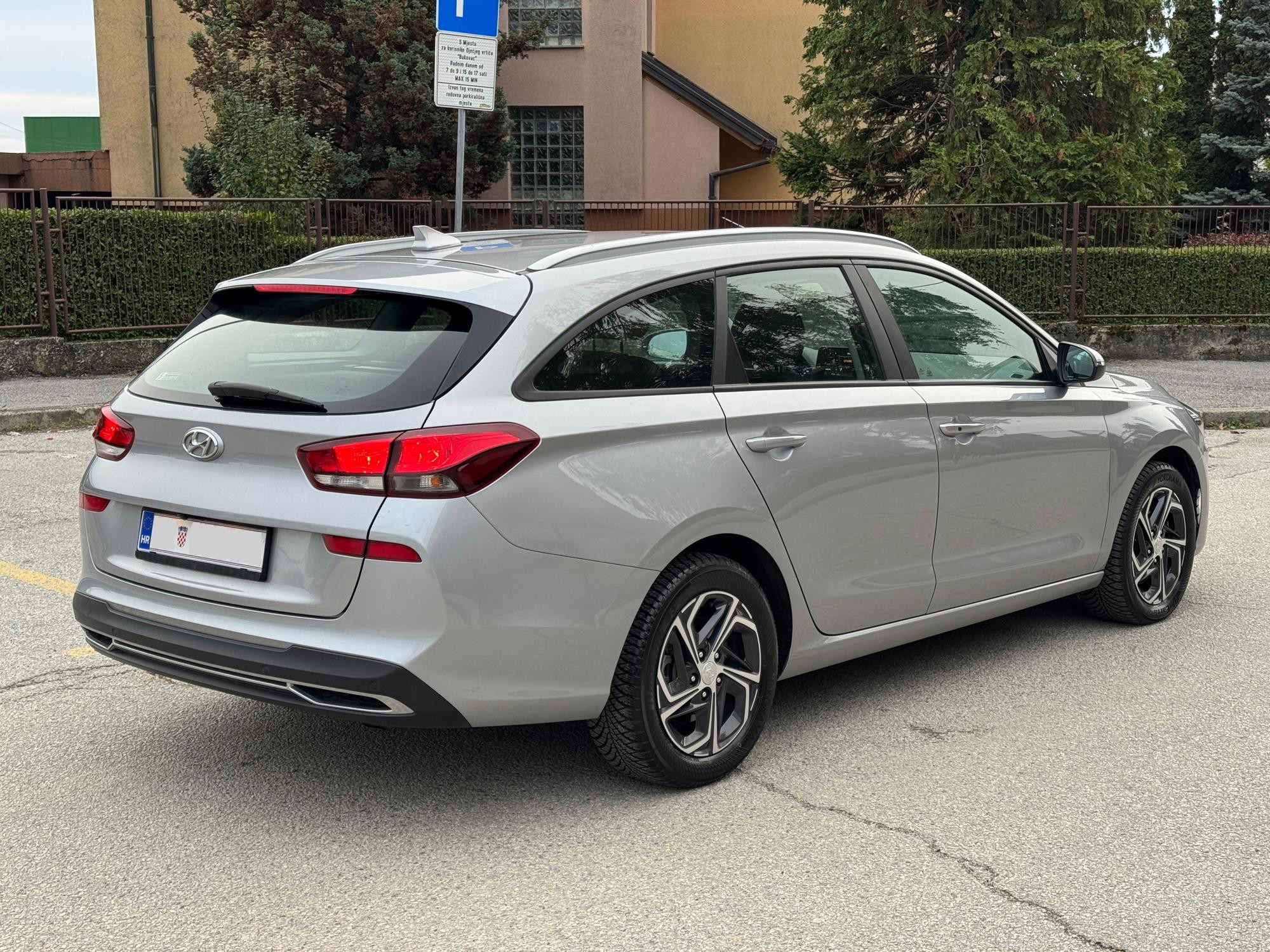 Hyundai i30 karavan, 2022., odlično stanje, nove gume !, fotografija 5