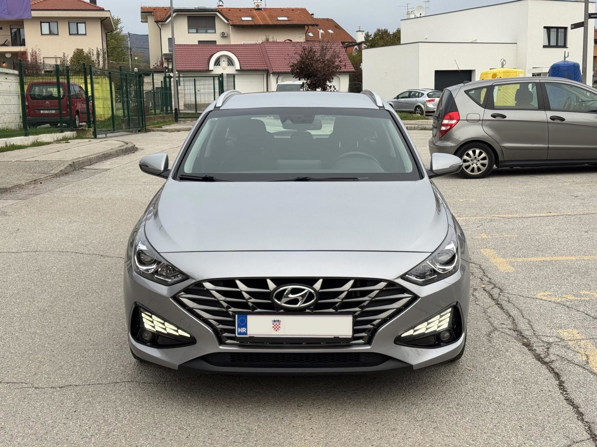 Hyundai i30 karavan, 2022., odlično stanje, nove gume !, fotografija 2