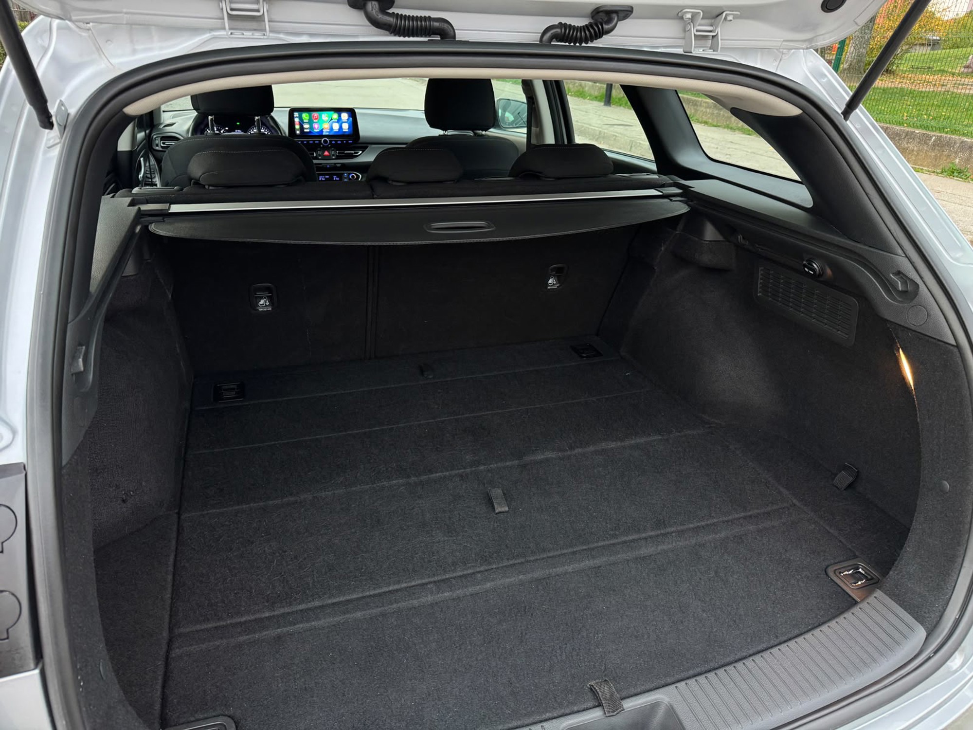 Hyundai i30 karavan, 2022., odlično stanje, nove gume !, fotografija 15