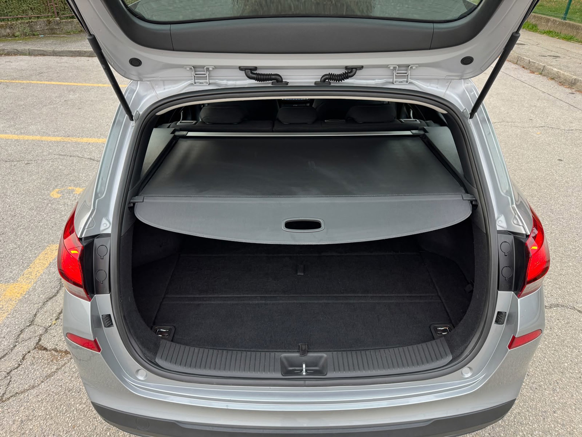 Hyundai i30 karavan, 2022., odlično stanje, nove gume !, fotografija 14