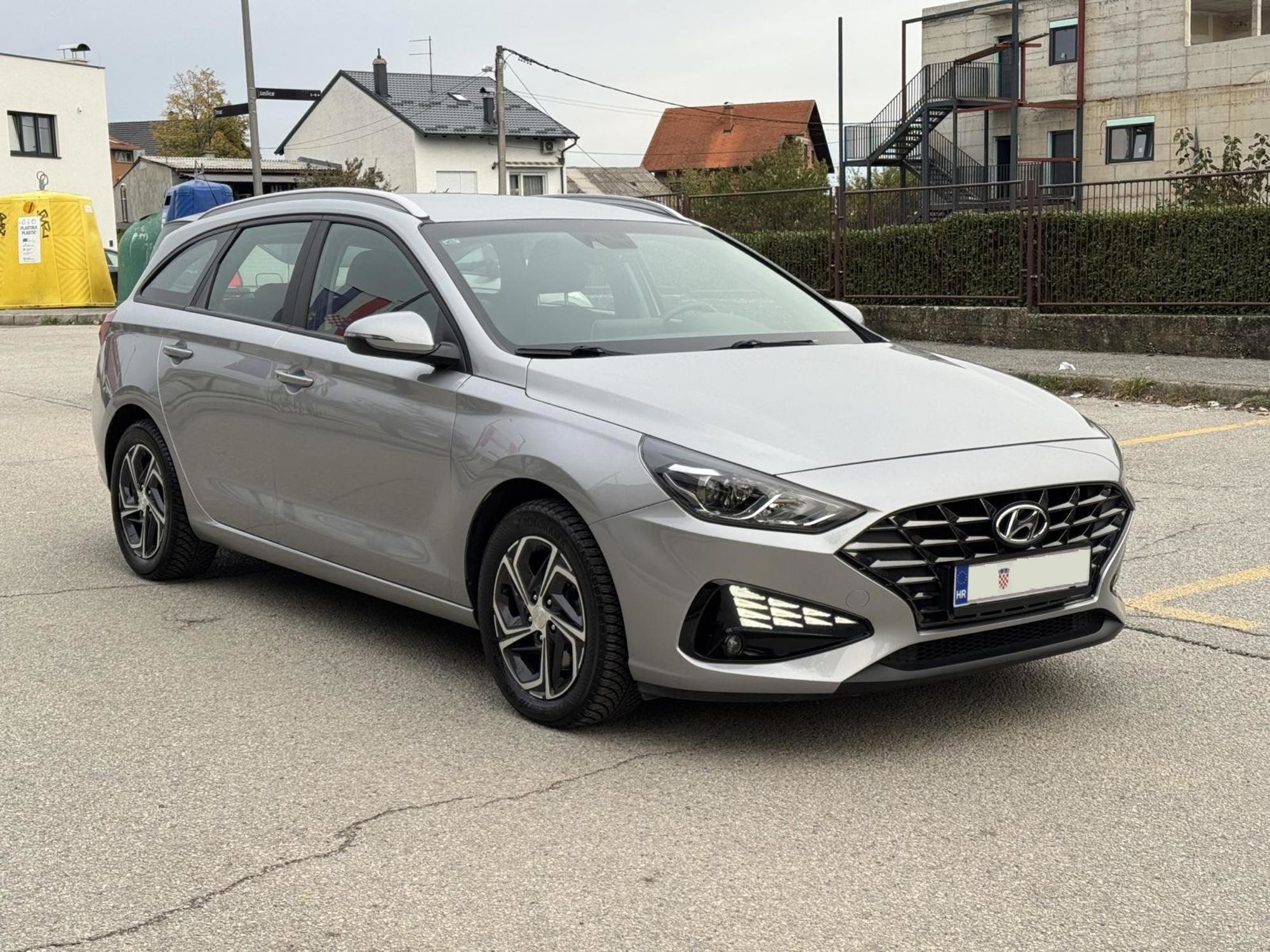 Hyundai i30 karavan, 2022., odlično stanje, nove gume !, fotografija 3