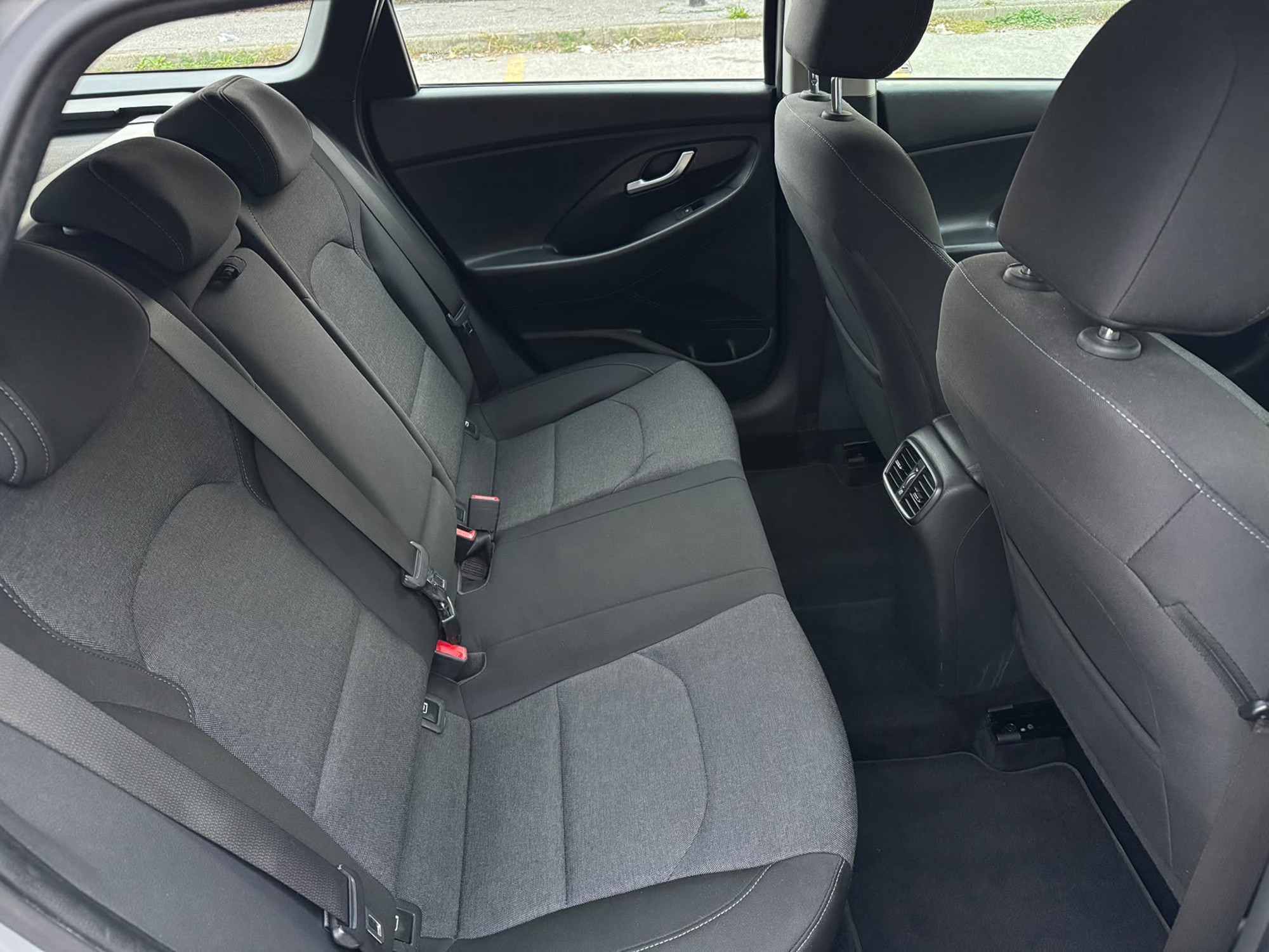 Hyundai i30 karavan, 2022., odlično stanje, nove gume !, fotografija 9
