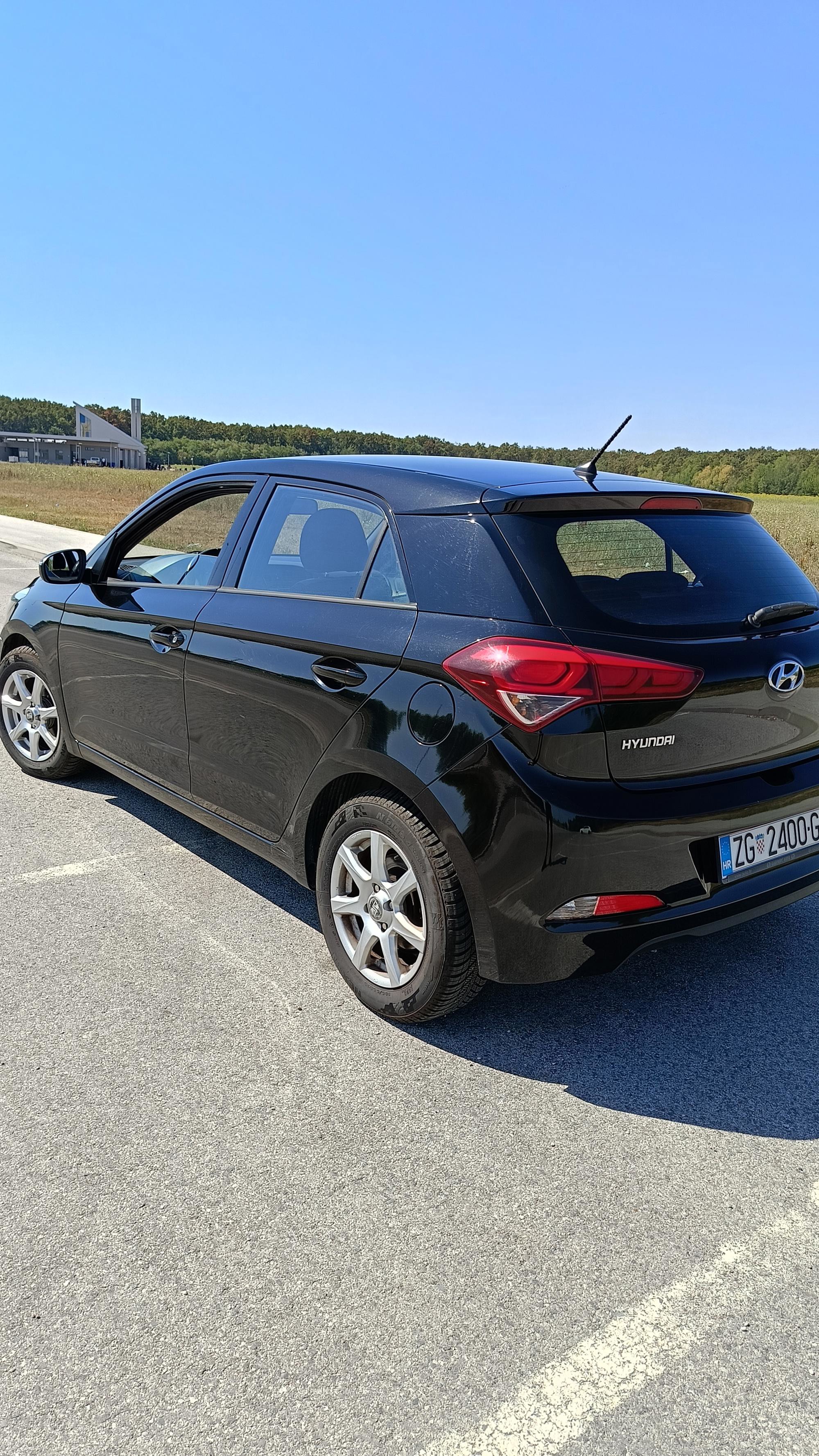 hyundai i20 black edition 1.vl., fotografija 3