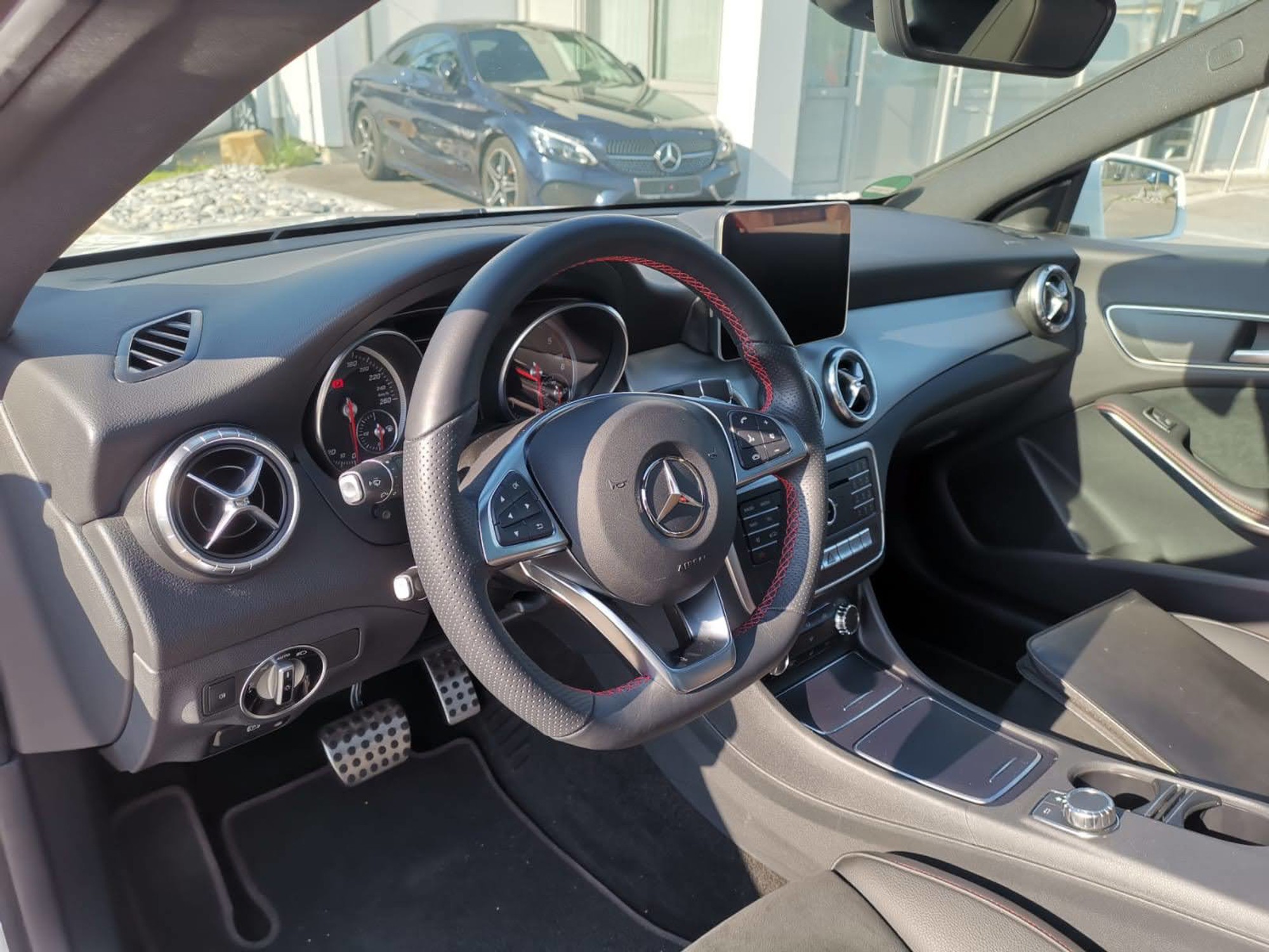 Mercedes cla 220 amg, fotografija 2