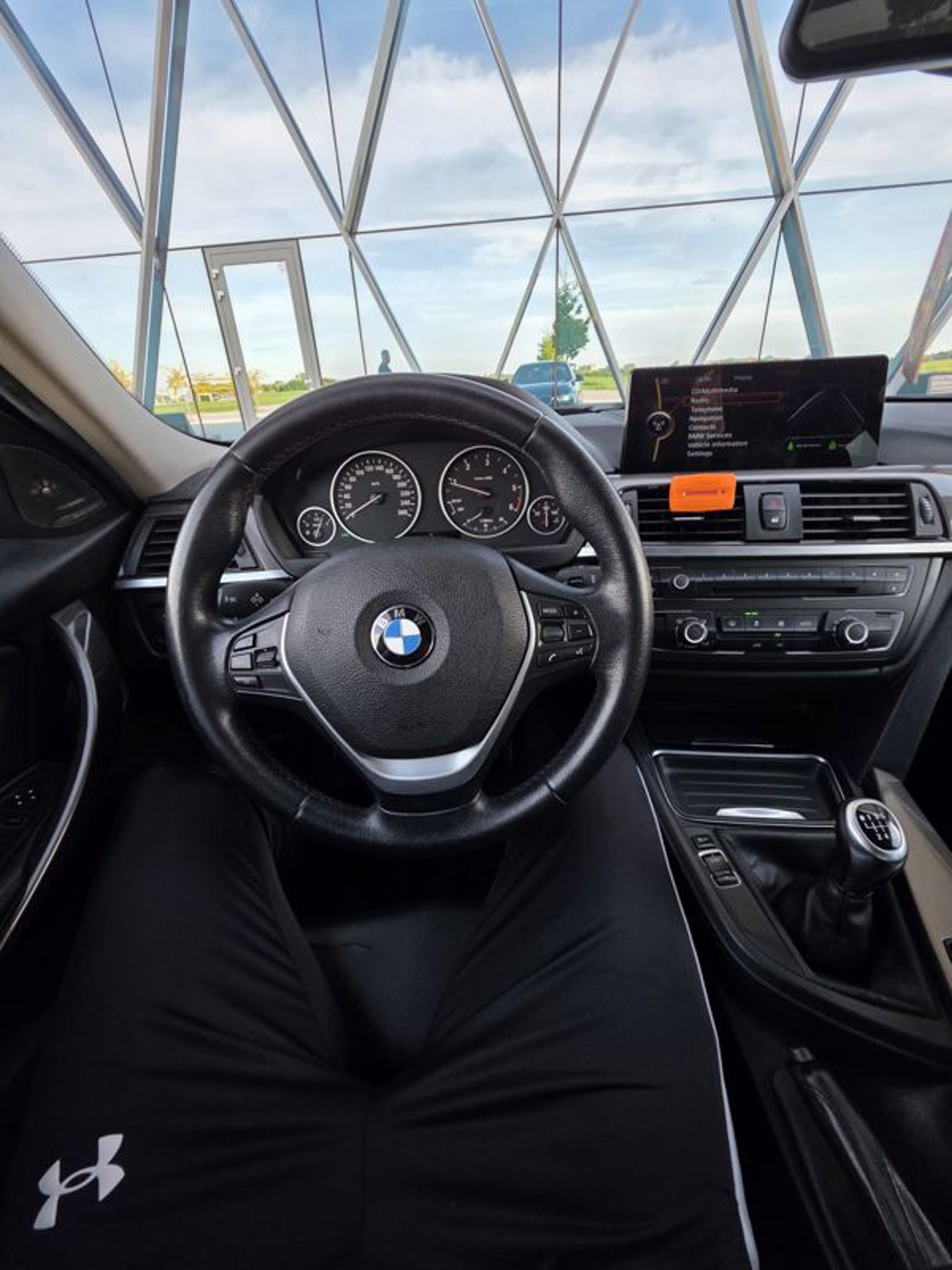 Bmw f30 318 modern line 2013god, pogled izvana - slika 2