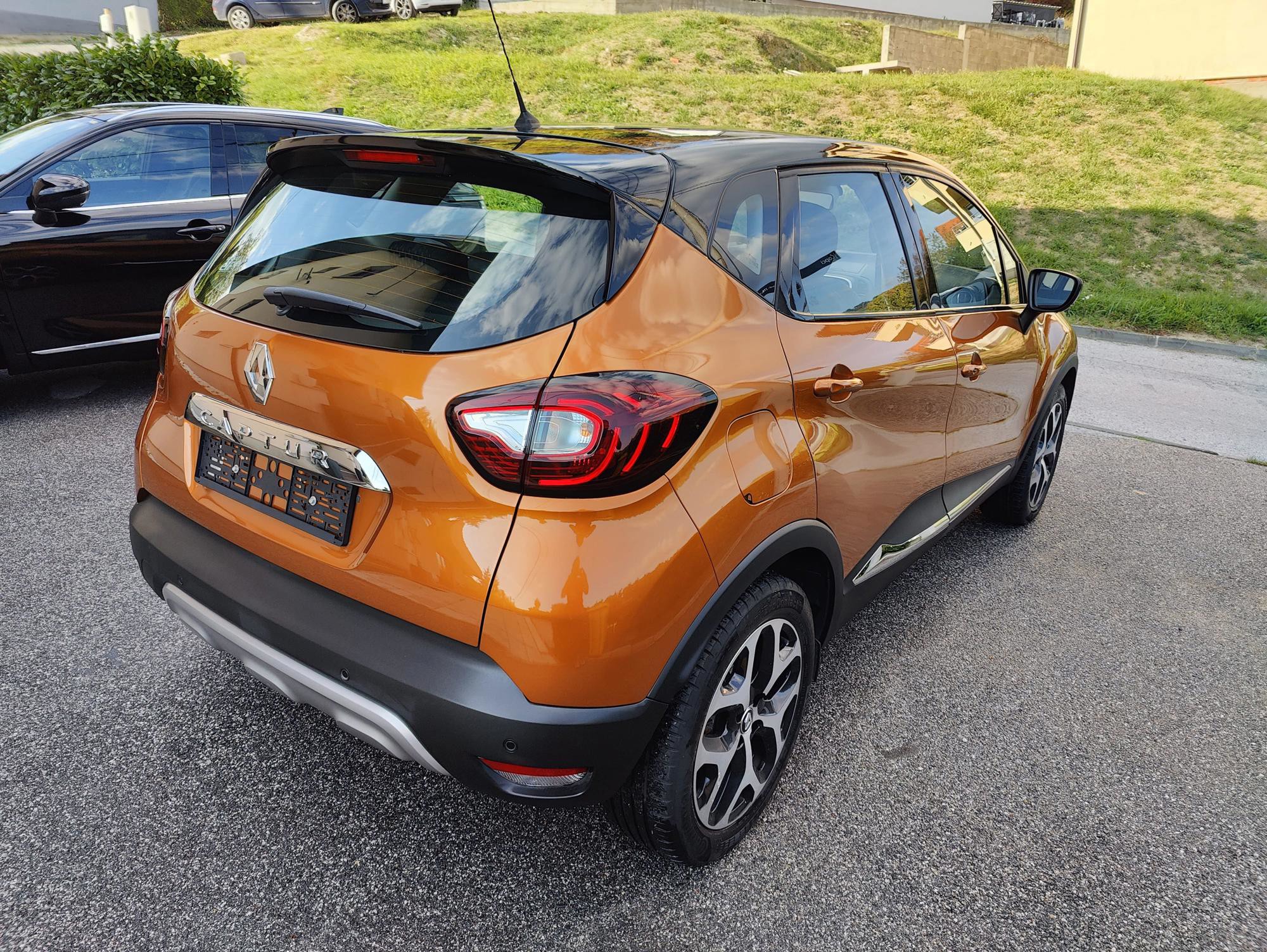 Renault Captur TCe 90*Intens*Servisna*Zimski set felgi Gratis, fotografija 6