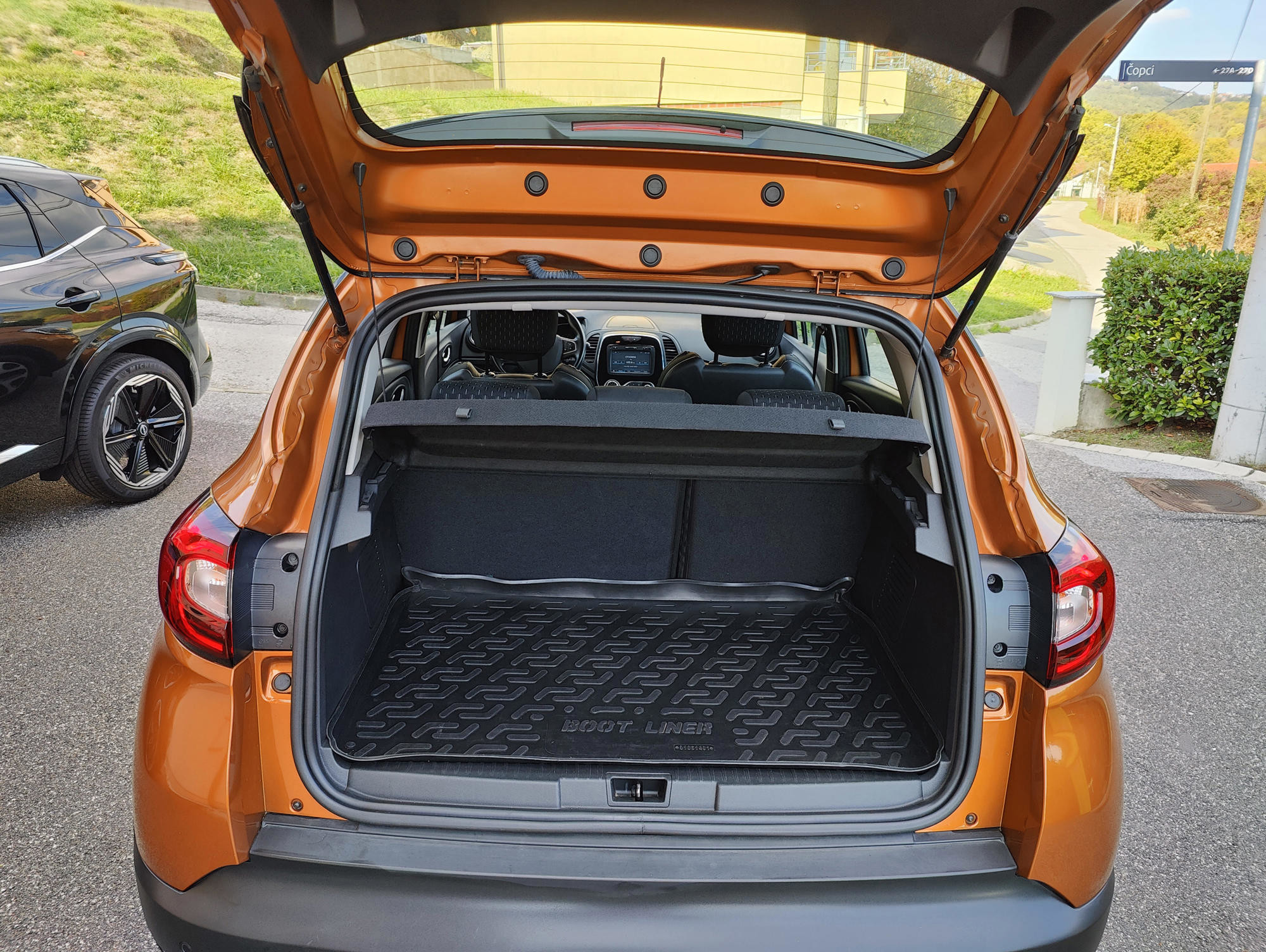 Renault Captur TCe 90*Intens*Servisna*Zimski set felgi Gratis, fotografija 11