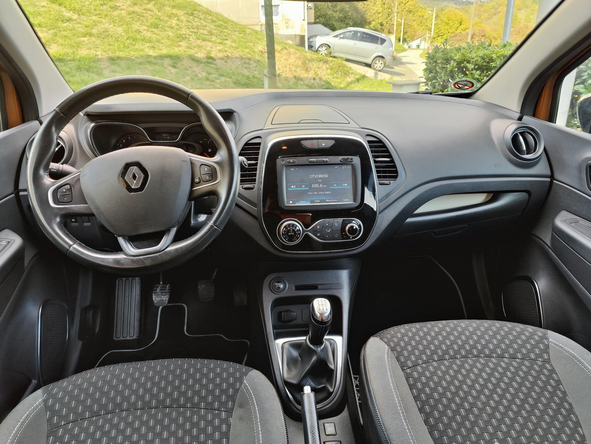 Renault Captur TCe 90*Intens*Servisna*Zimski set felgi Gratis, fotografija 15