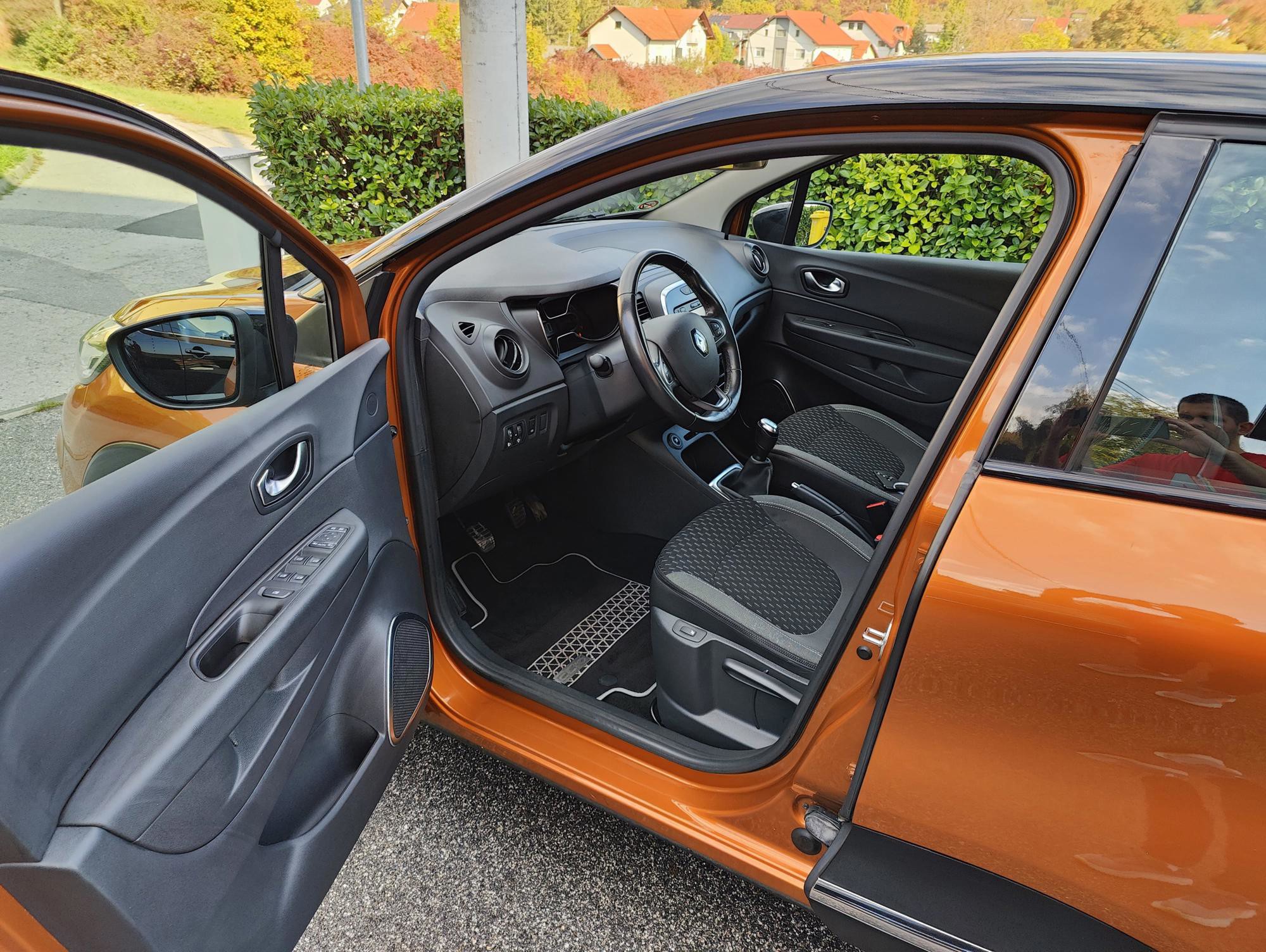 Renault Captur TCe 90*Intens*Servisna*Zimski set felgi Gratis, fotografija 12