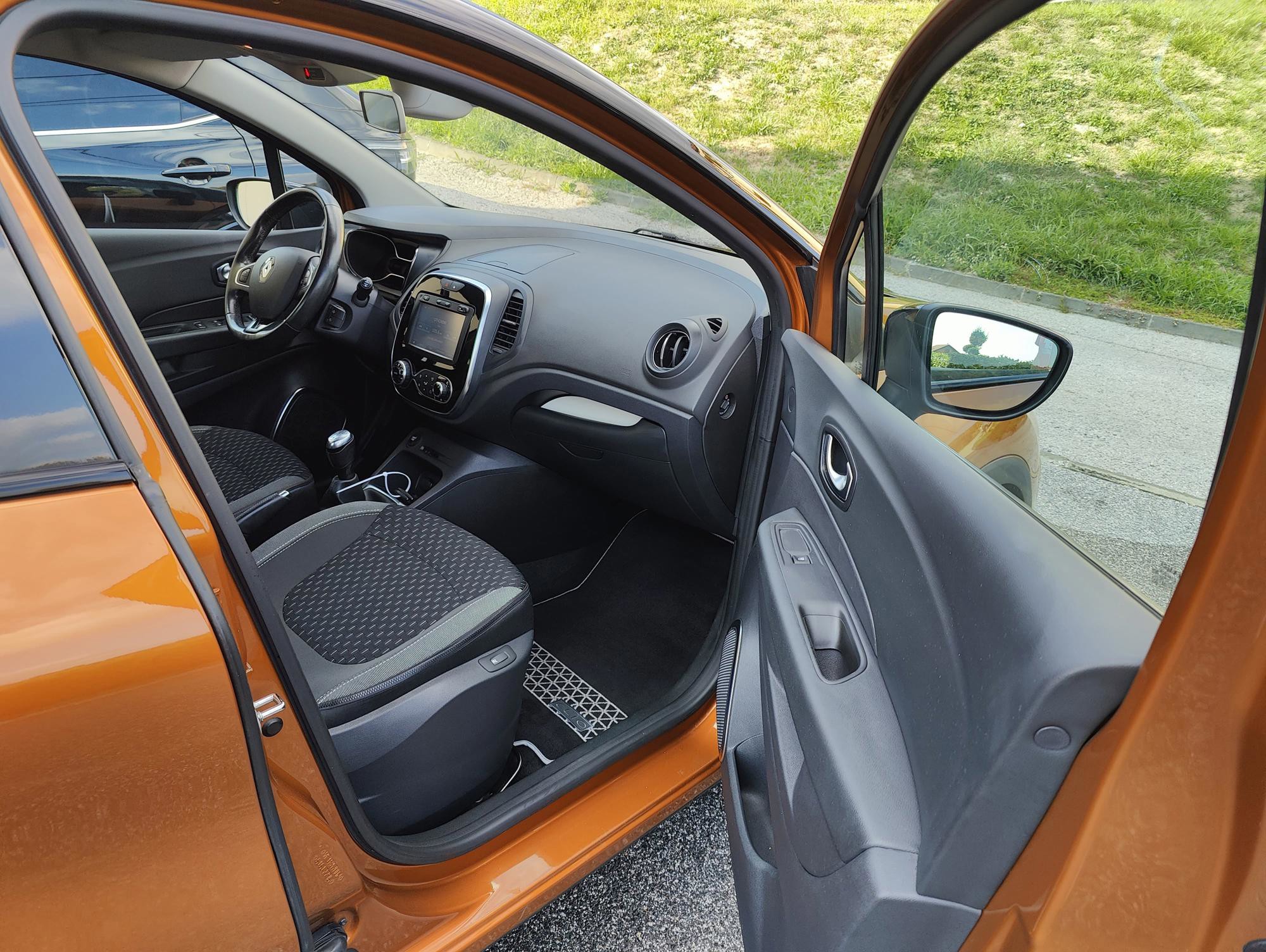 Renault Captur TCe 90*Intens*Servisna*Zimski set felgi Gratis, fotografija 14