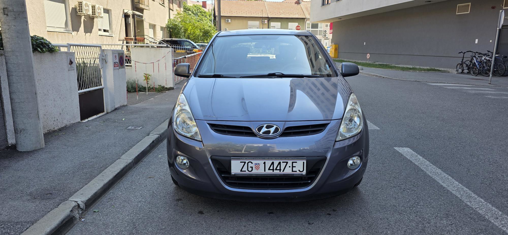Hyundai i20 1.2 16V 125000km 2350e, fotografija 2