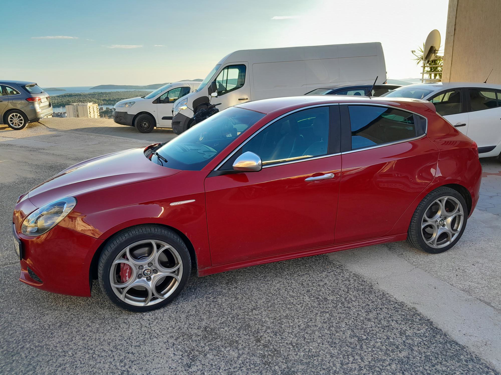 Alfa Romeo Giulietta 1.4 TB MultiAir 170 KS – Exclusive (Sport Pack / Brembo / Provjerena povijest), fotografija 2