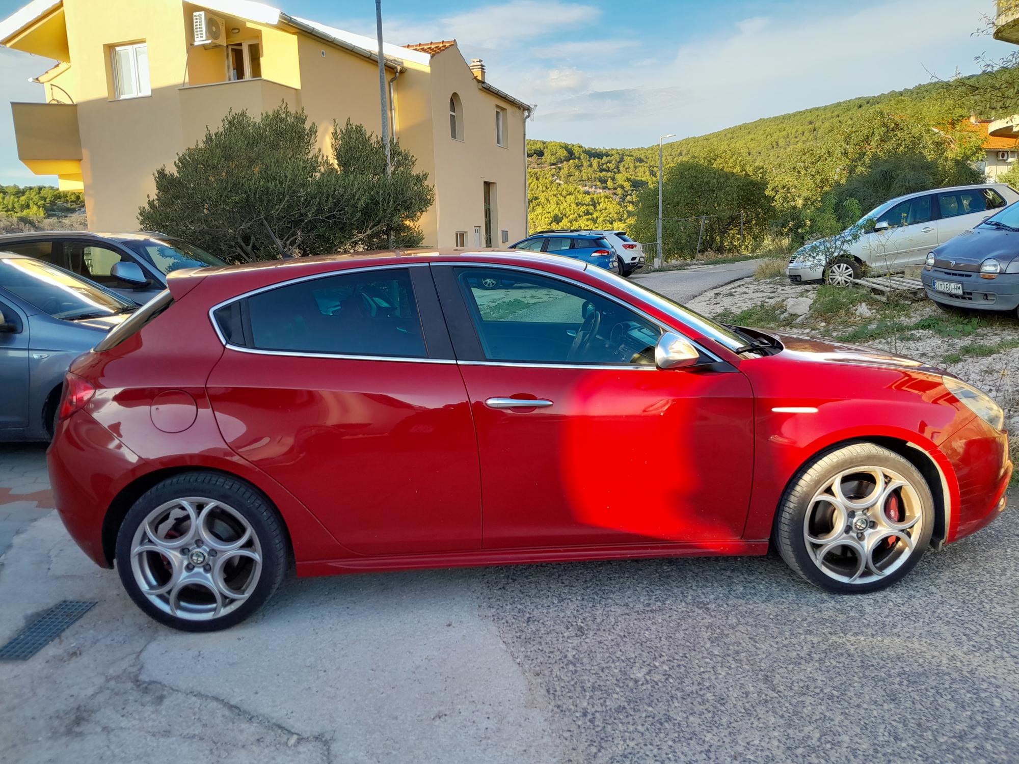 Alfa Romeo Giulietta 1.4 TB MultiAir 170 KS – Exclusive (Sport Pack / Brembo / Provjerena povijest), fotografija 3