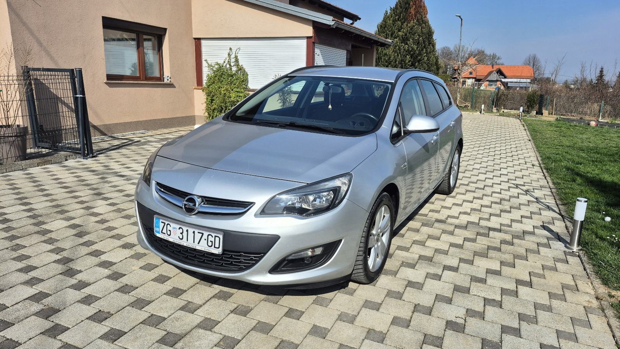 Opel Astra Sports Tourer 1.6 2016 81kw, euro6, novi lanac, parking senzori, hill start assist, fotografija 3