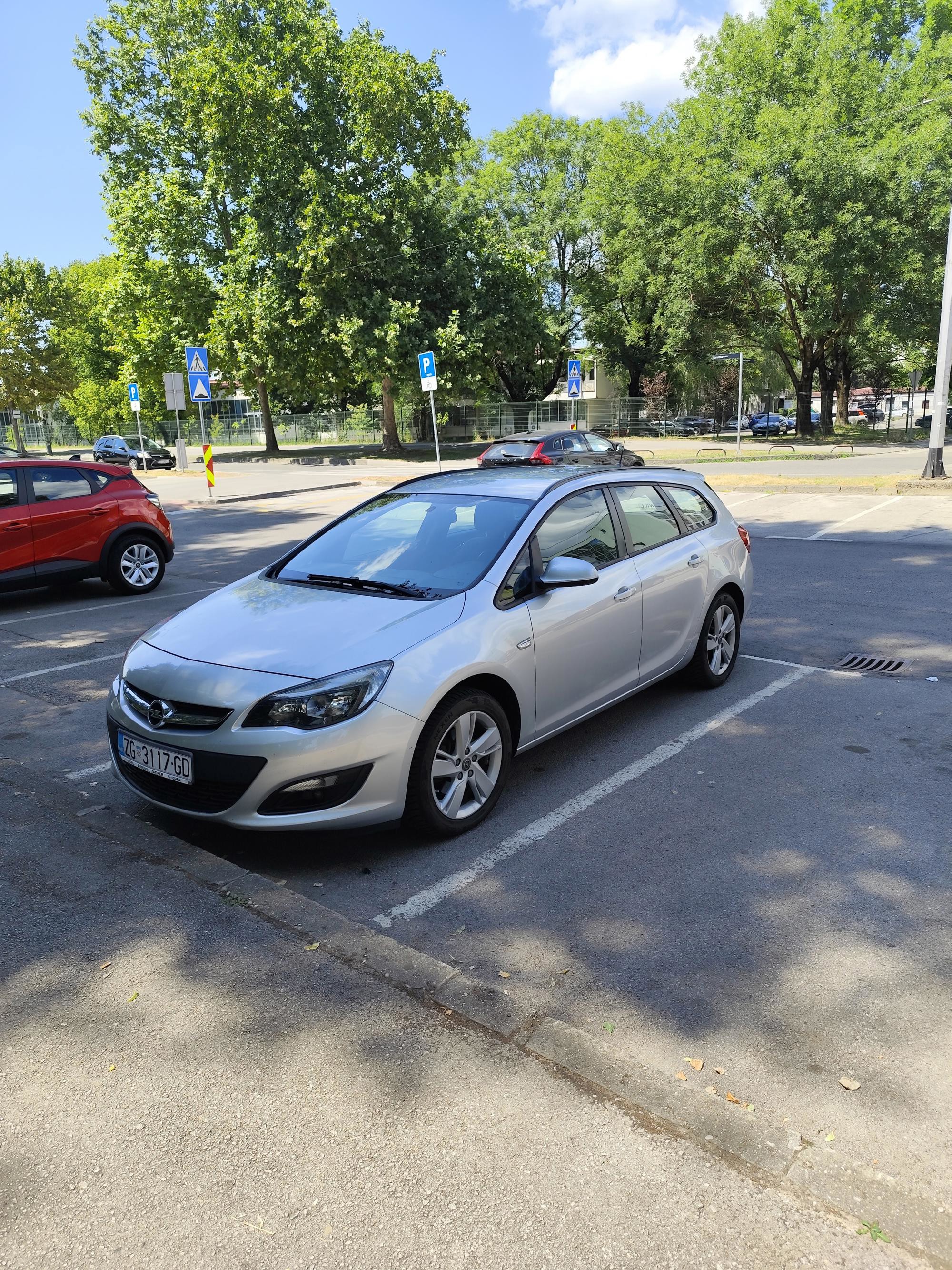 Opel Astra Sports Tourer 1.6 2016 81kw, euro6, novi lanac, parking senzori, hill start assist, fotografija 2