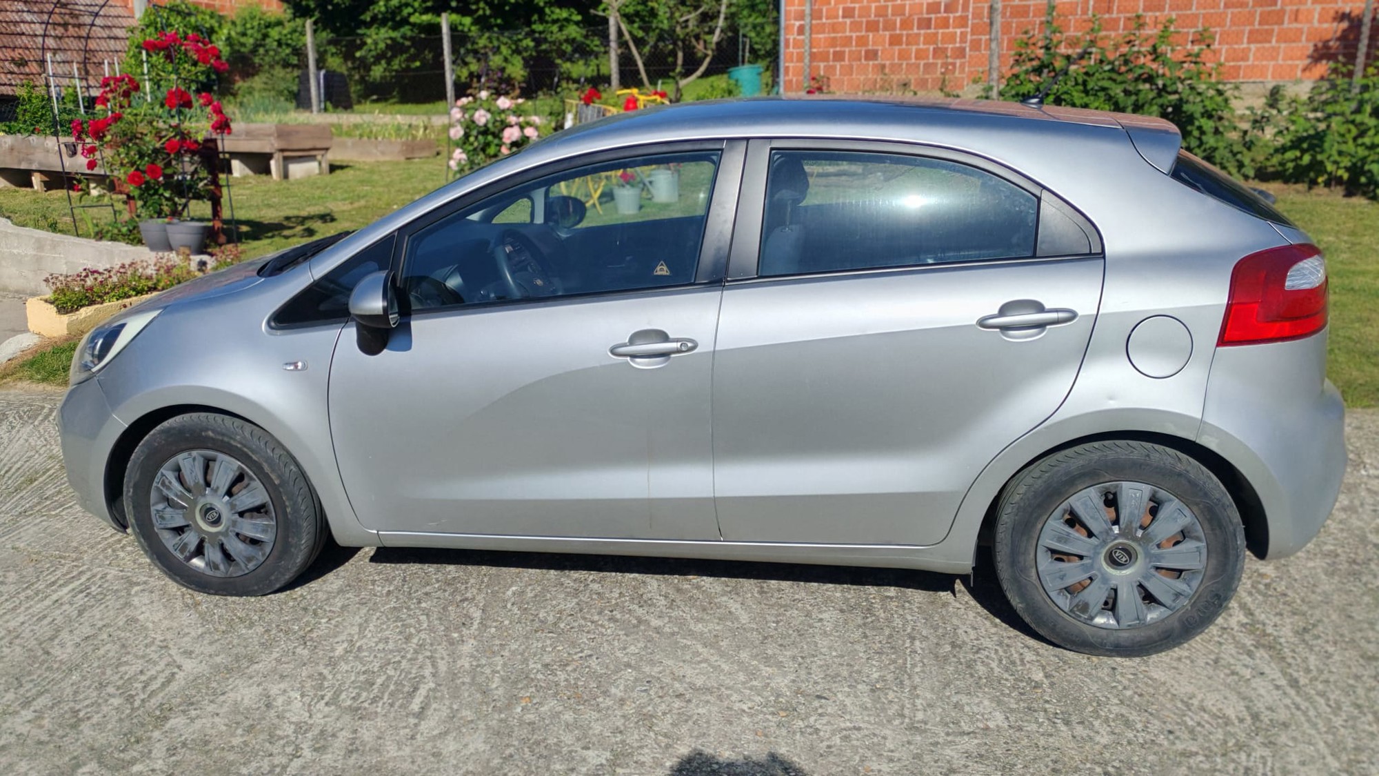 Kia Rio 1.1 CRDI 2012. god, klima, kuka, prvi vlasnik, zimske gume, registriran do siječnja.2027., pogled izvana - slika 3