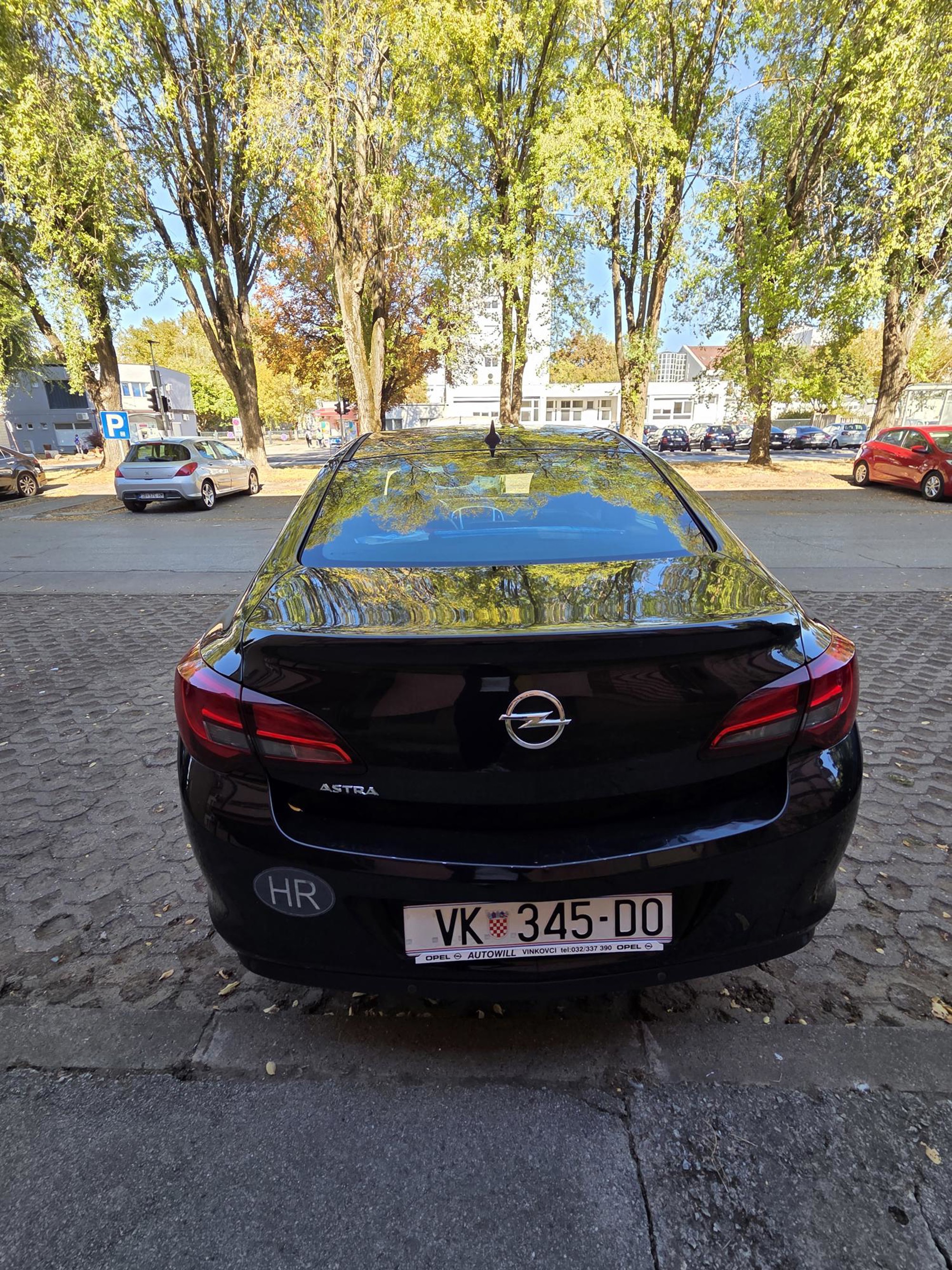 Prodaja automobila, fotografija 2