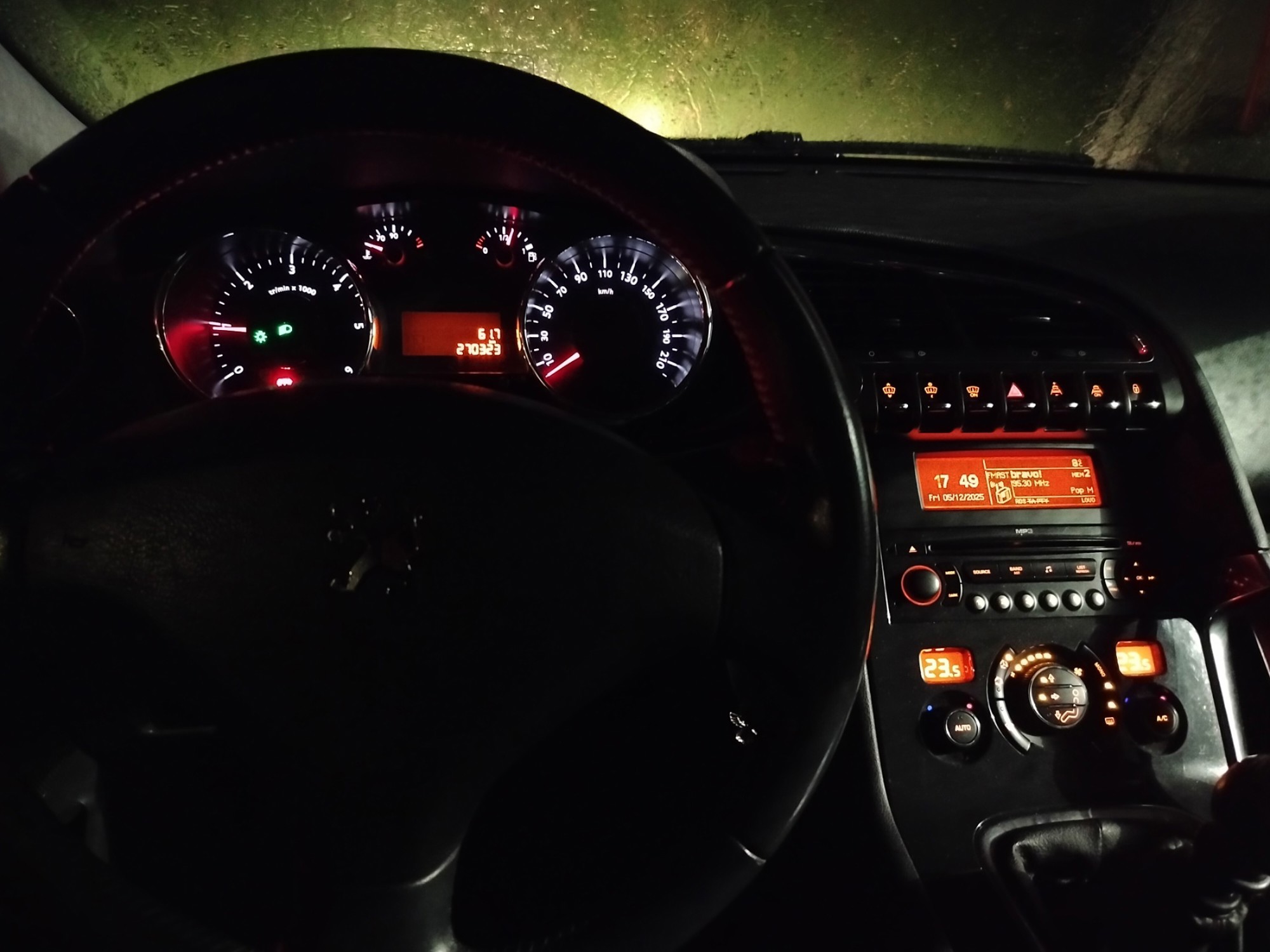 Peugot 3008 2.0 HDI reg. godinu dana, fotografija 9