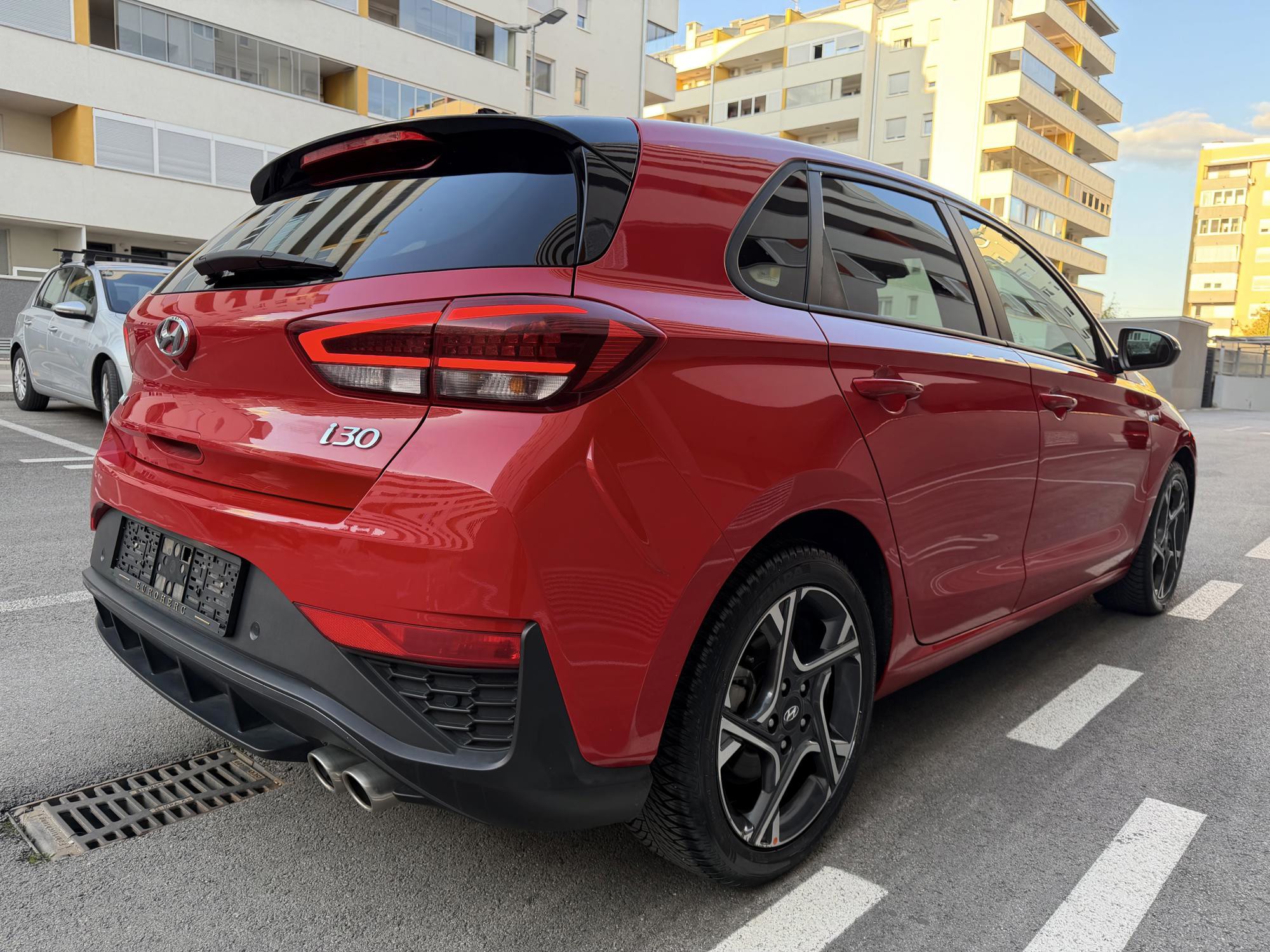 Hyundai i30 N-LINE,120ks,JAMSTVO NA KILOMETRE 77.000km,VIRTUAL, MF VOLAN,CAR PLAY, NAVIGACIJA,KAMERA, fotografija 3