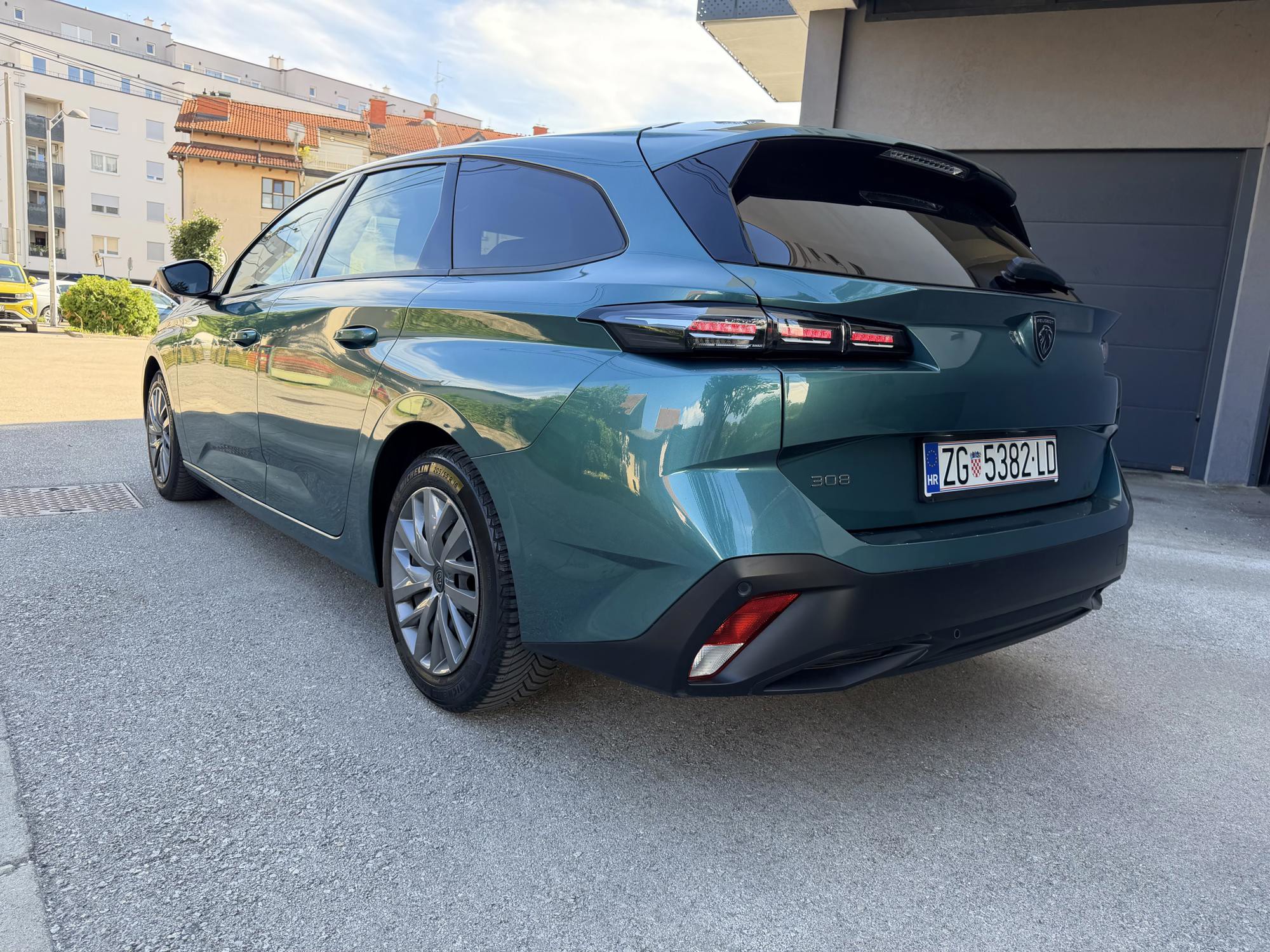 Peugeot 308 SW SPORT,2022g,JAMSTVO 12mj, REGISTRIRAN 1god., KONTAKT: 0955561940,VIRTUAL,NAVIGACIJA.., pogled izvana - slika 2