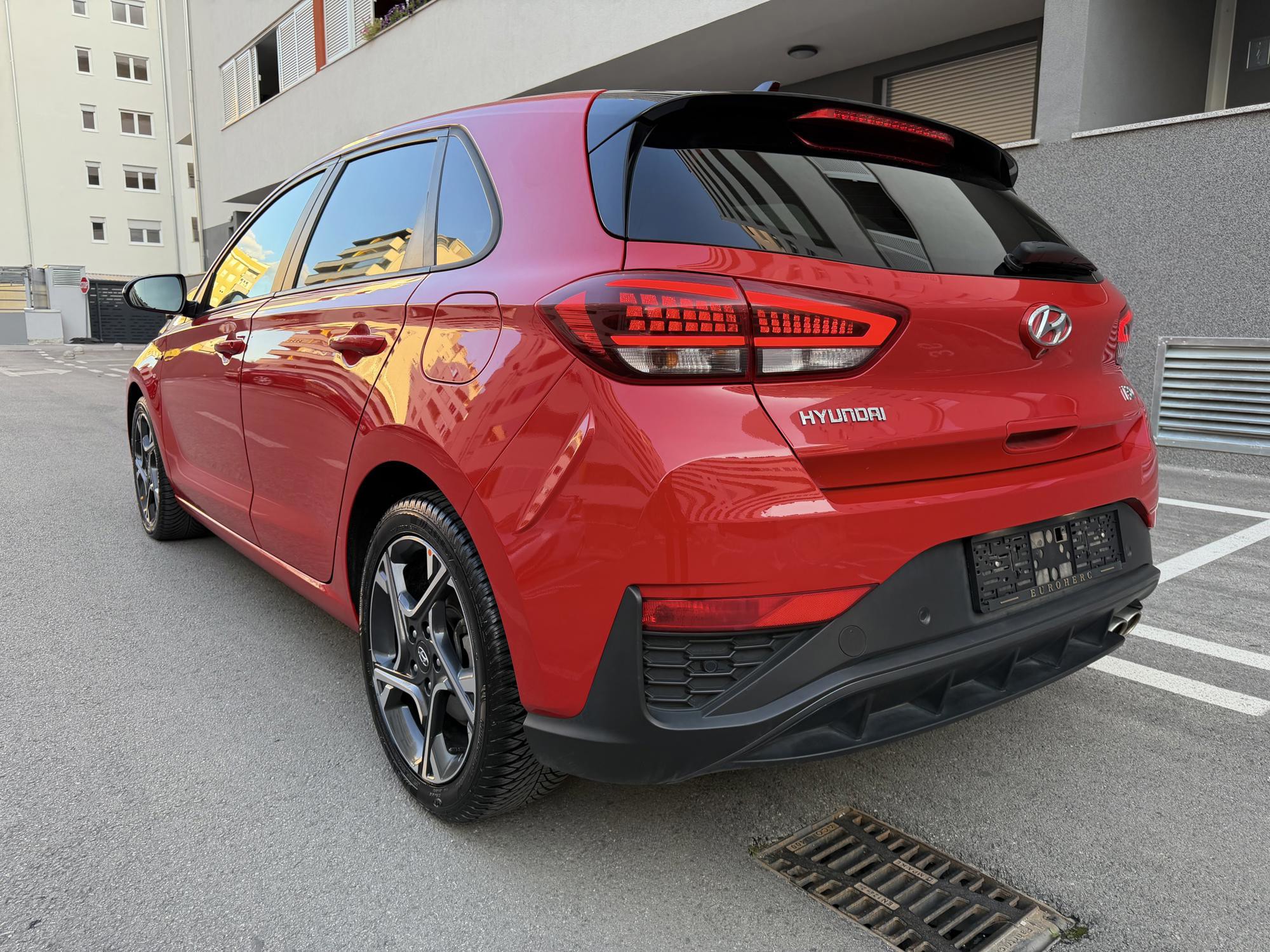 Hyundai i30 N-LINE,120ks,JAMSTVO NA KILOMETRE 77.000km,VIRTUAL, MF VOLAN,CAR PLAY, NAVIGACIJA,KAMERA, fotografija 4