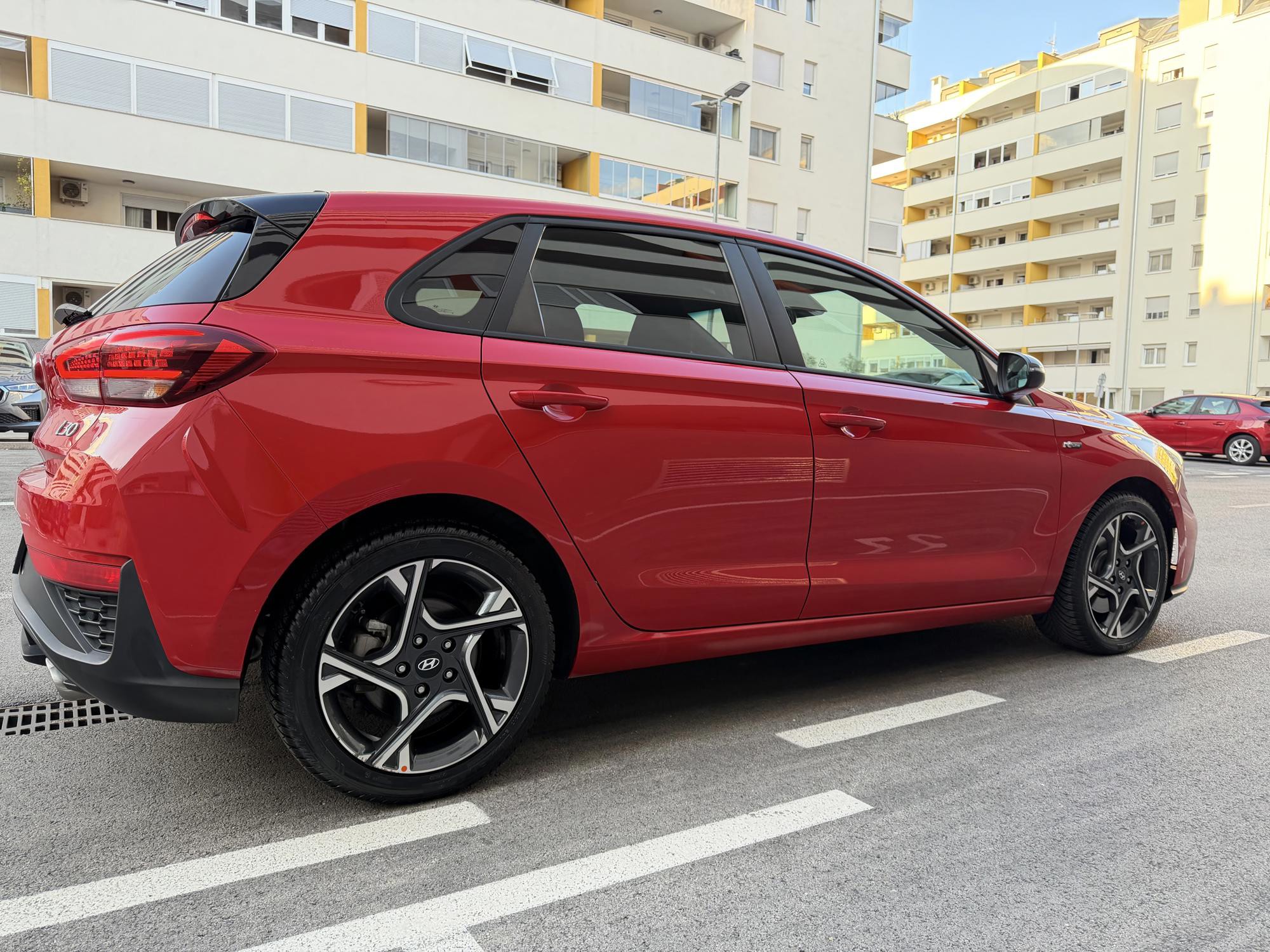 Hyundai i30 N-LINE,120ks,JAMSTVO NA KILOMETRE 77.000km,VIRTUAL, MF VOLAN,CAR PLAY, NAVIGACIJA,KAMERA, fotografija 4