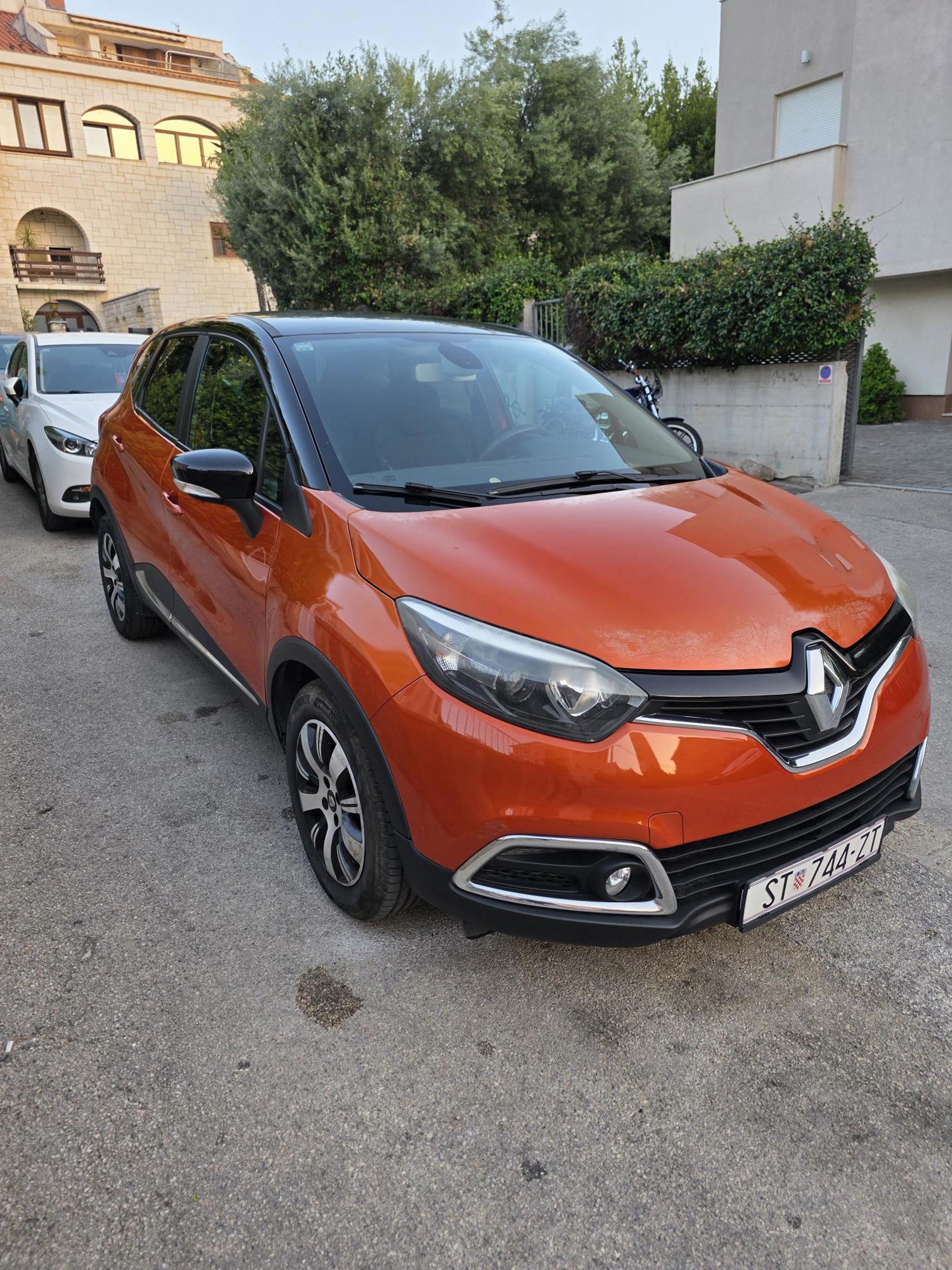 Renault Captur 2014. god, servisna povijest, 1 vlasnik, 96 000 km, fotografija 4