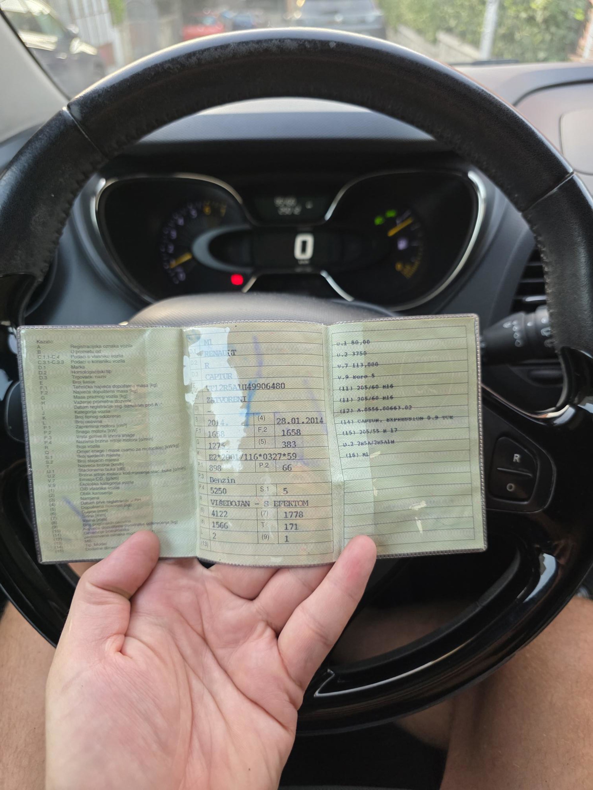 Renault Captur 2014. god, servisna povijest, 1 vlasnik, 96 000 km, fotografija 2