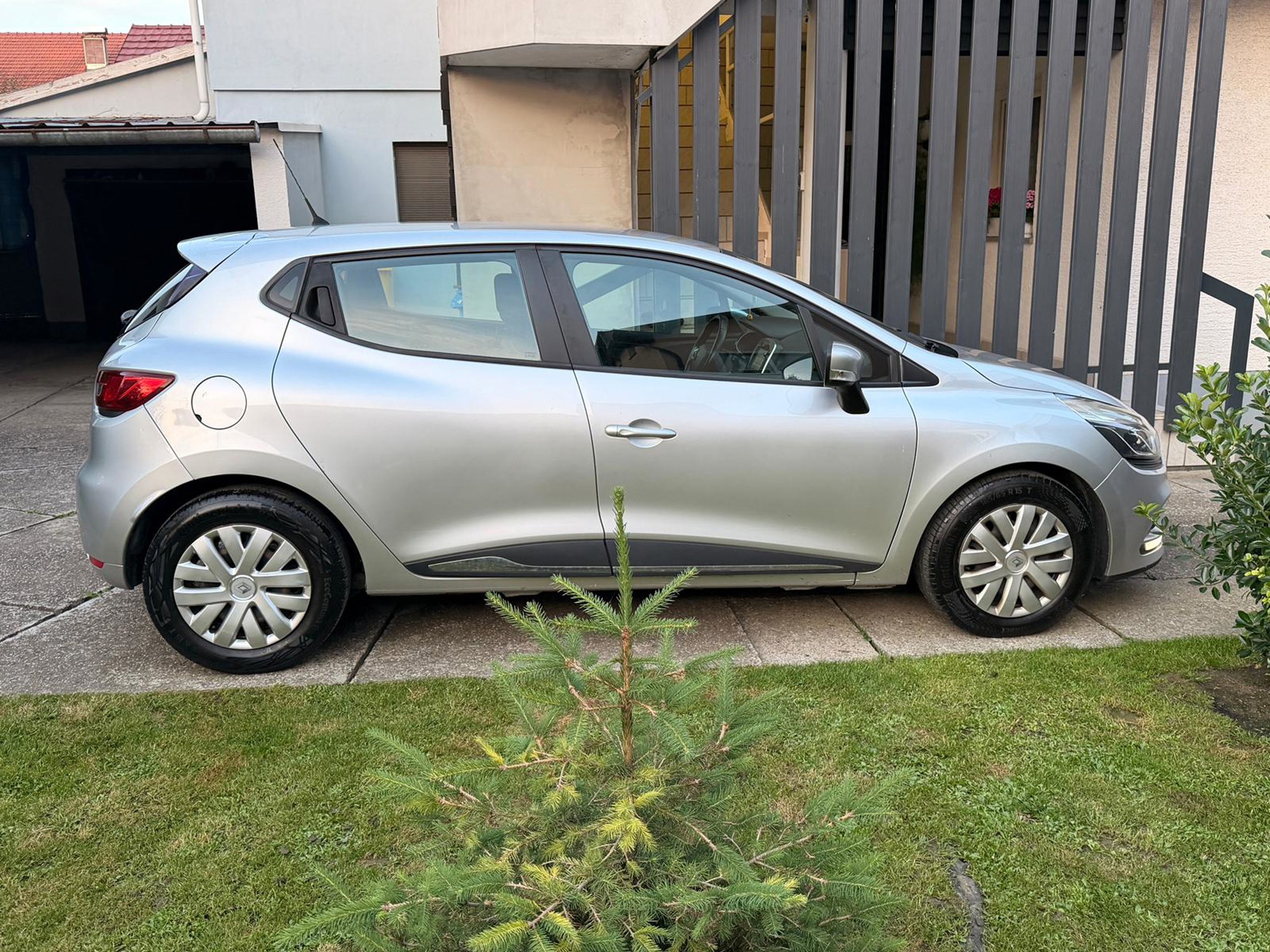 RENAULT CLIO 2017g..1.5 dci..REG 5/27..KLIMA..NAVI..PDC..EPS..MF VOLAN..LED DNEVNA..ODLIČAN..6999 €, fotografija 6