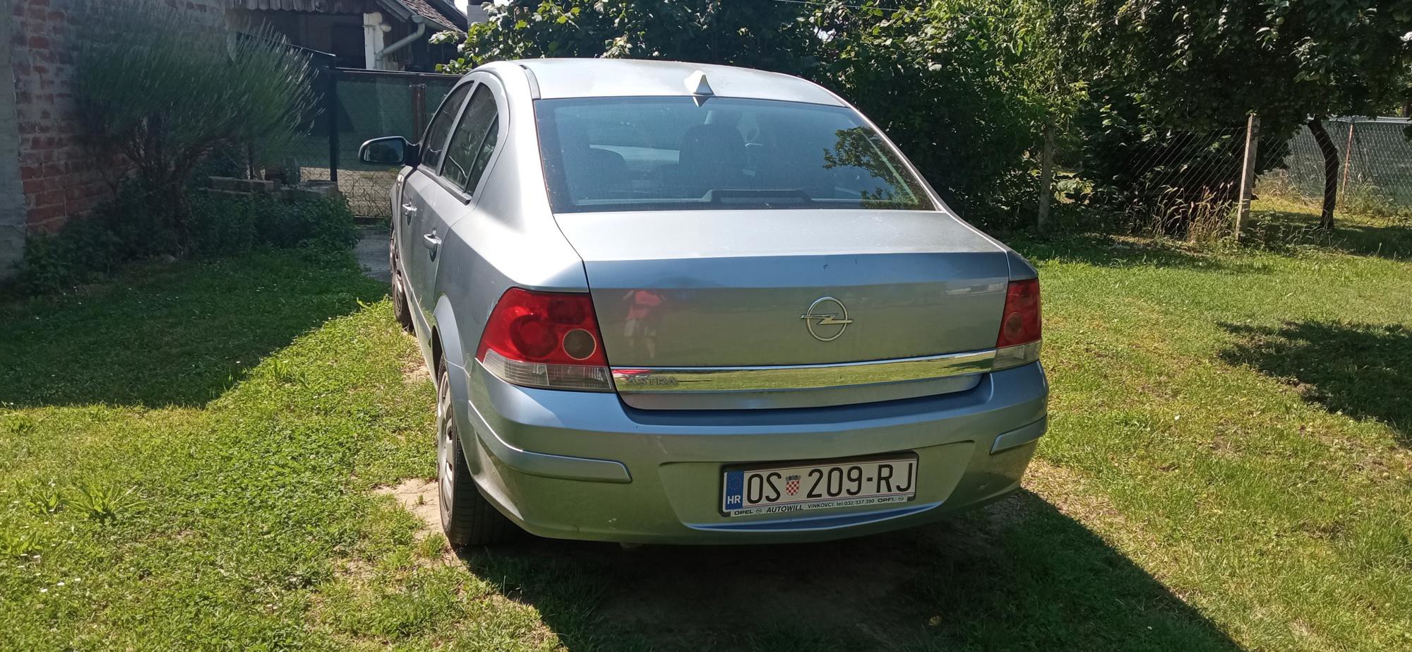 Opel Astra 2009. god, automatska klima i servisna povijest, fotografija 4