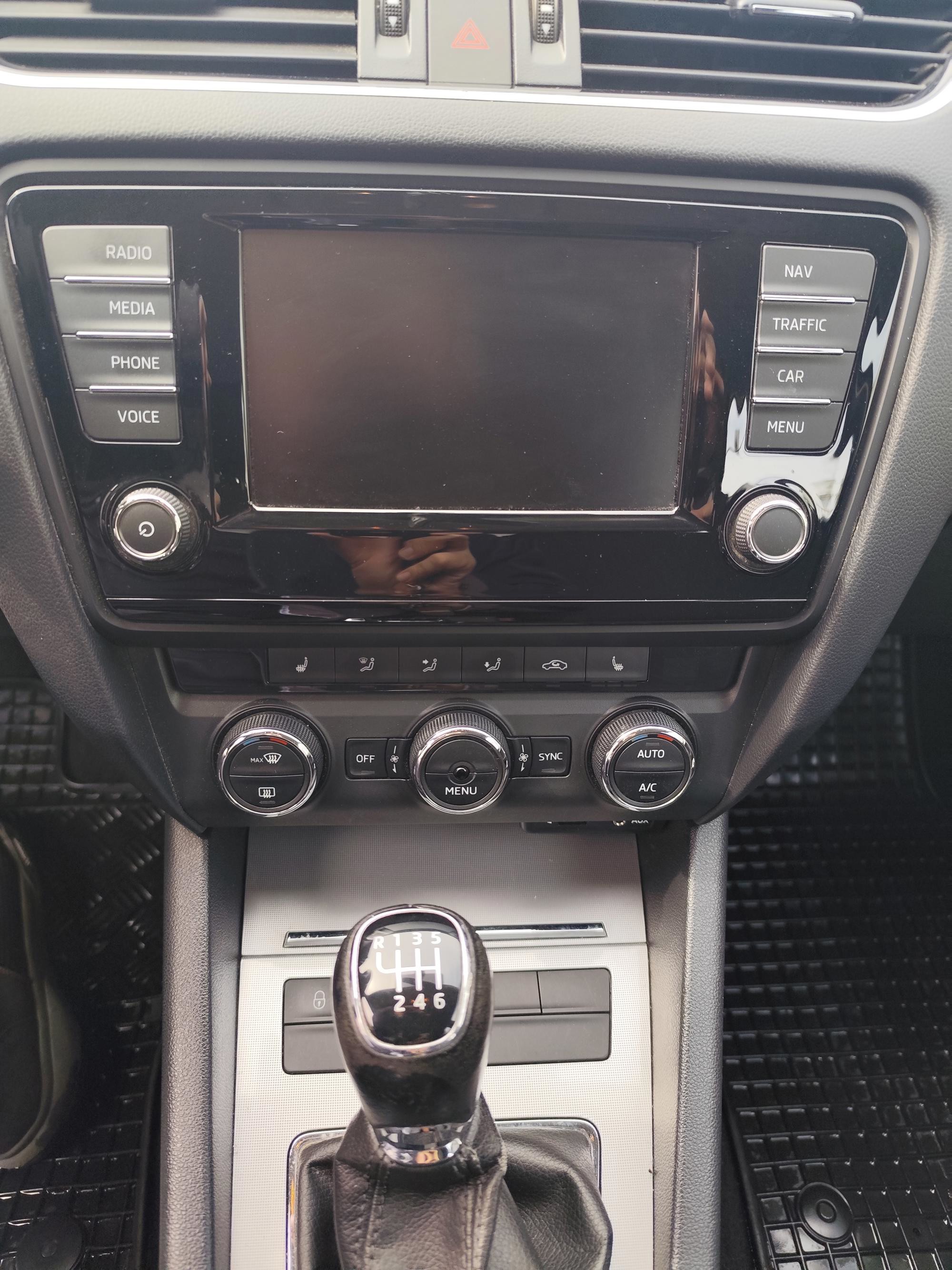 Škoda Octavia 2016. god, karavan, drugi vlasnik, servisna knjiga, fotografija 4