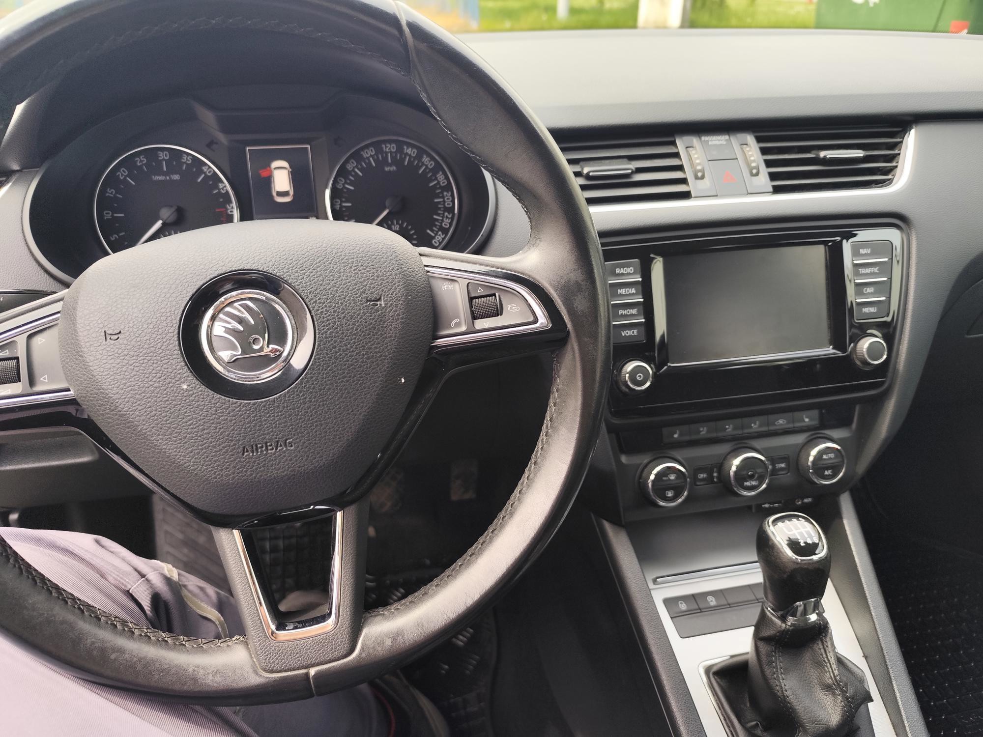 Škoda Octavia 2016. god, karavan, drugi vlasnik, servisna knjiga, fotografija 3
