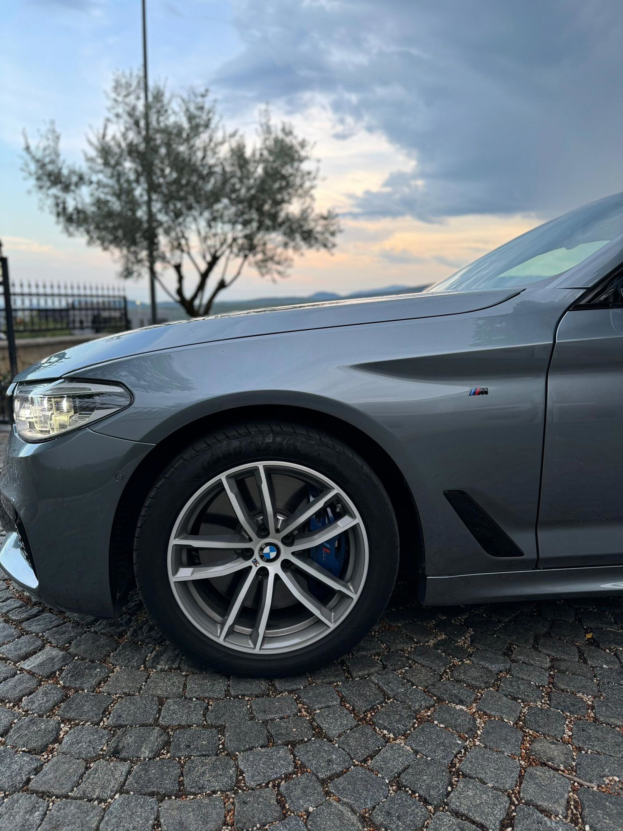 BMW 540xi - m paket visoko individualiziran - prvi vlasnik i u stanju kao nov, fotografija 2