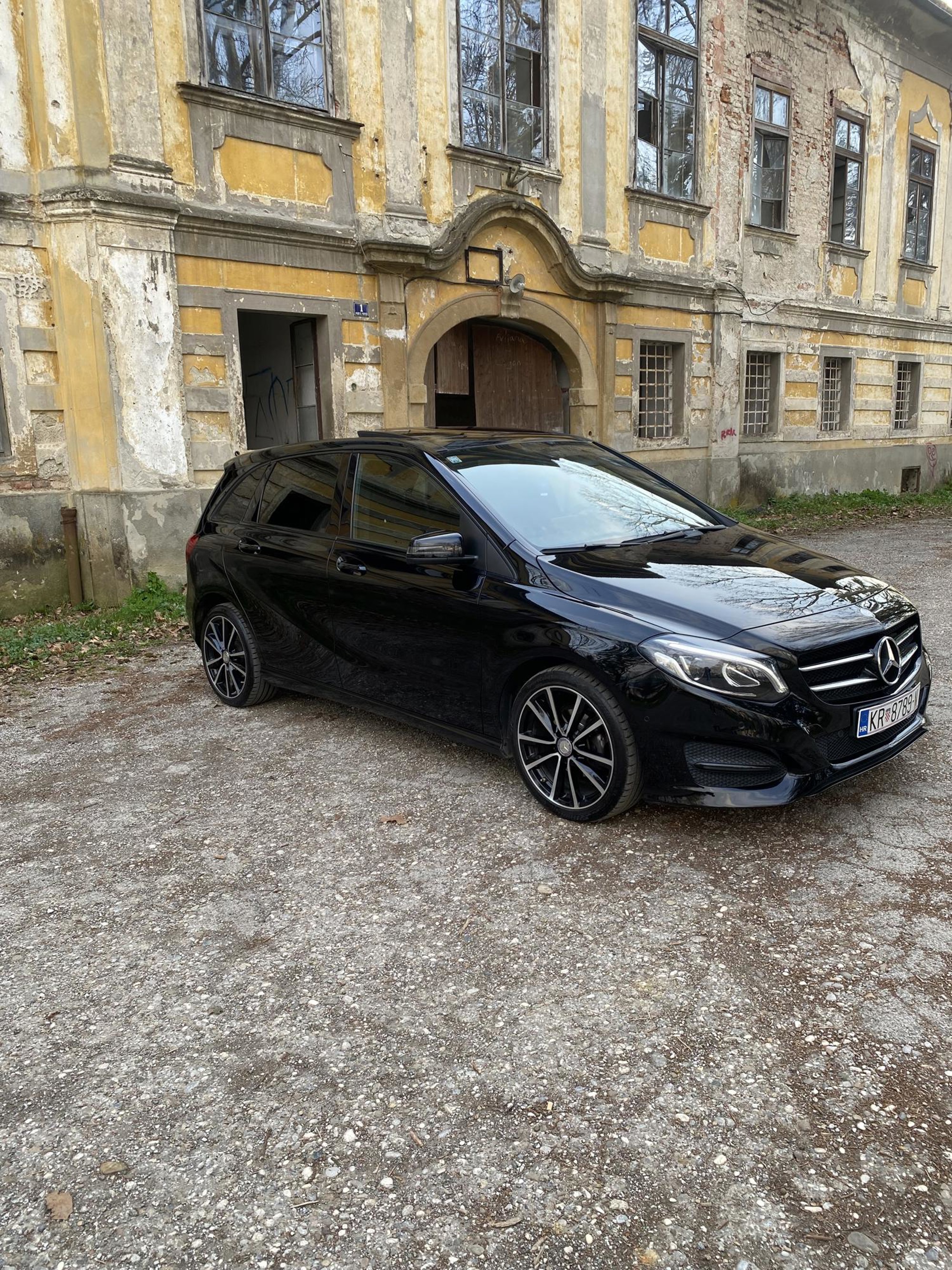 Mercedes-Benz B-klasa Urban Night paket, automatik, stakleni šiber, fotografija 3