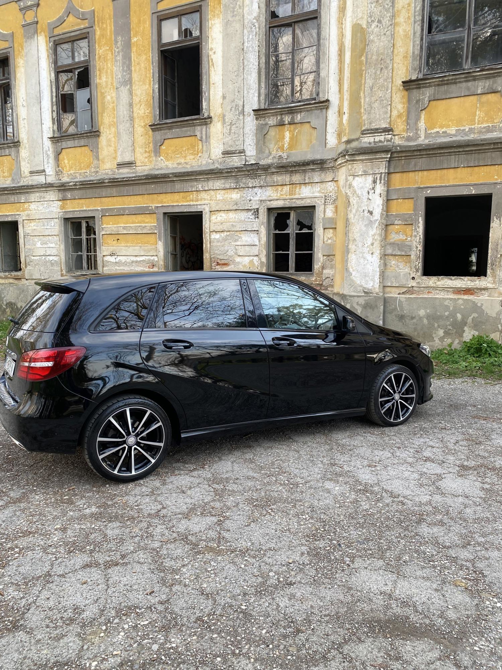 Mercedes-Benz B-klasa Urban Night paket, automatik, stakleni šiber, fotografija 4